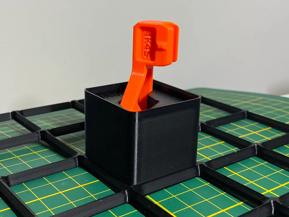 Gridfinity bin for MK4S nozzle replacement tool (silicone sock/no silicone sock)
