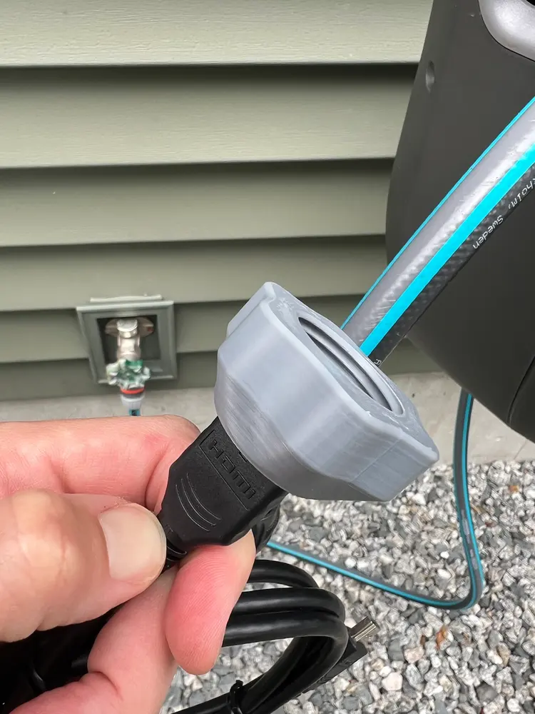 Cursed Connectors: H2O to HDMI Adapter - photo 2