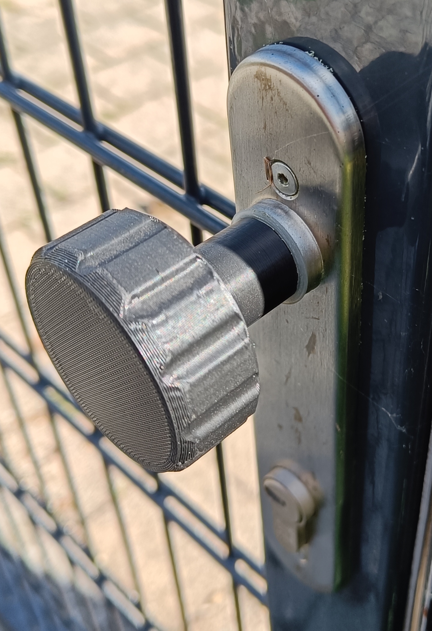 Childproof Door Knob (with fusion360 and freecad source)