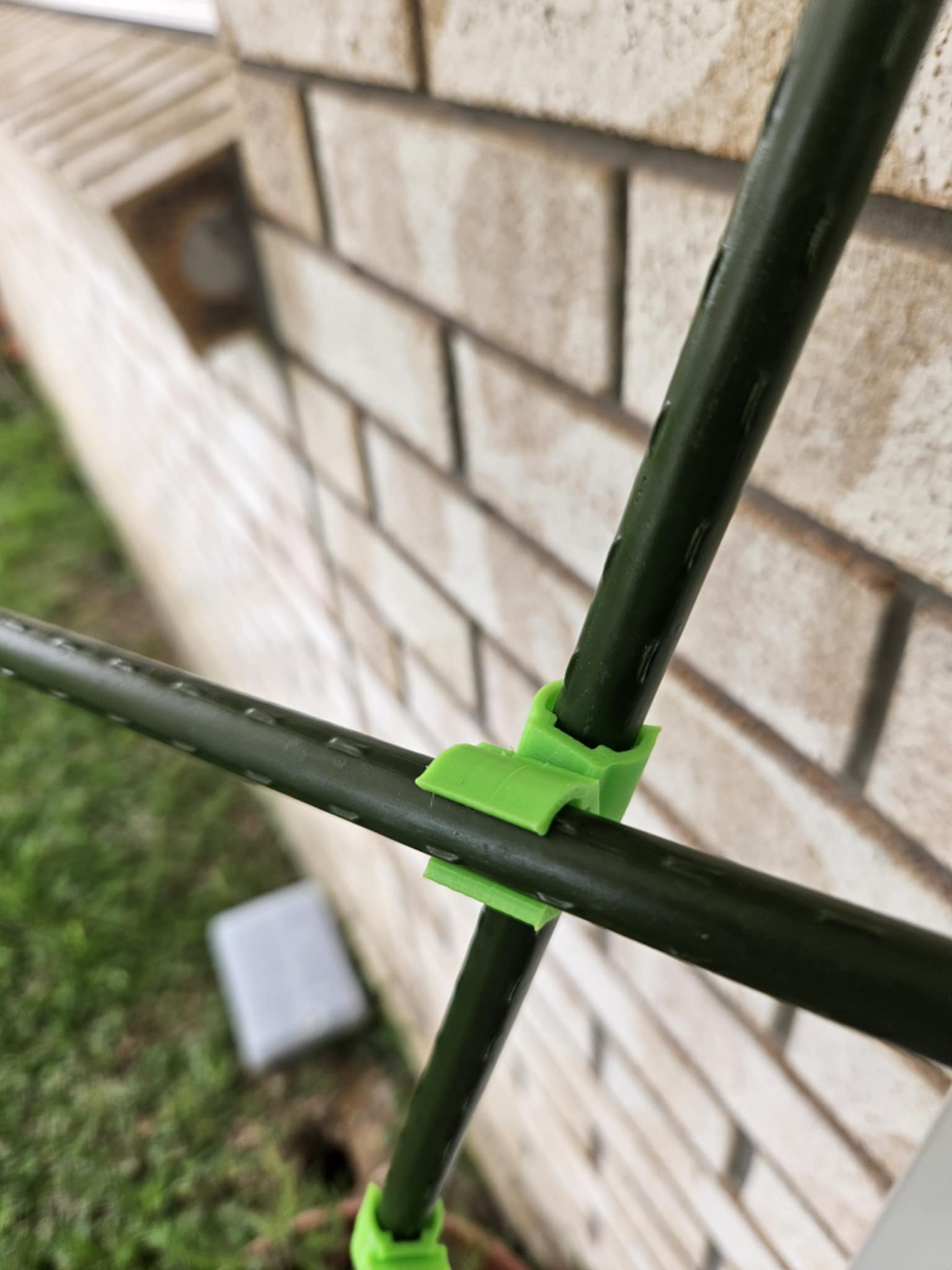 pre-connected adjustable angle trellis framing clip - photo 2