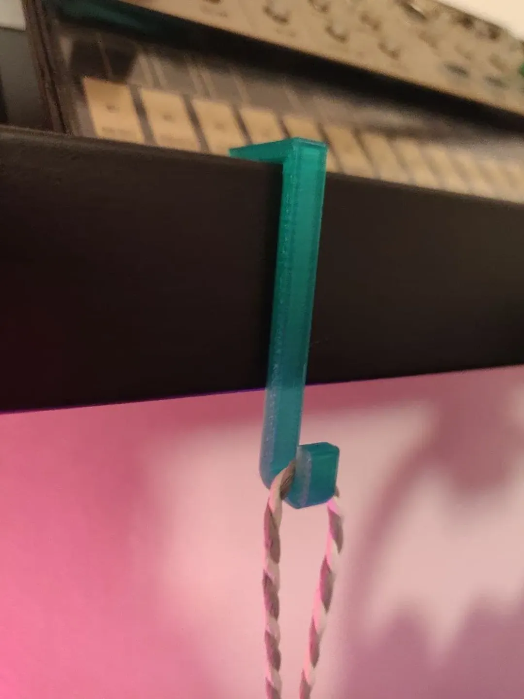 IKEA Mosslanda Hock & Clip (FIXED size and clip clearance)