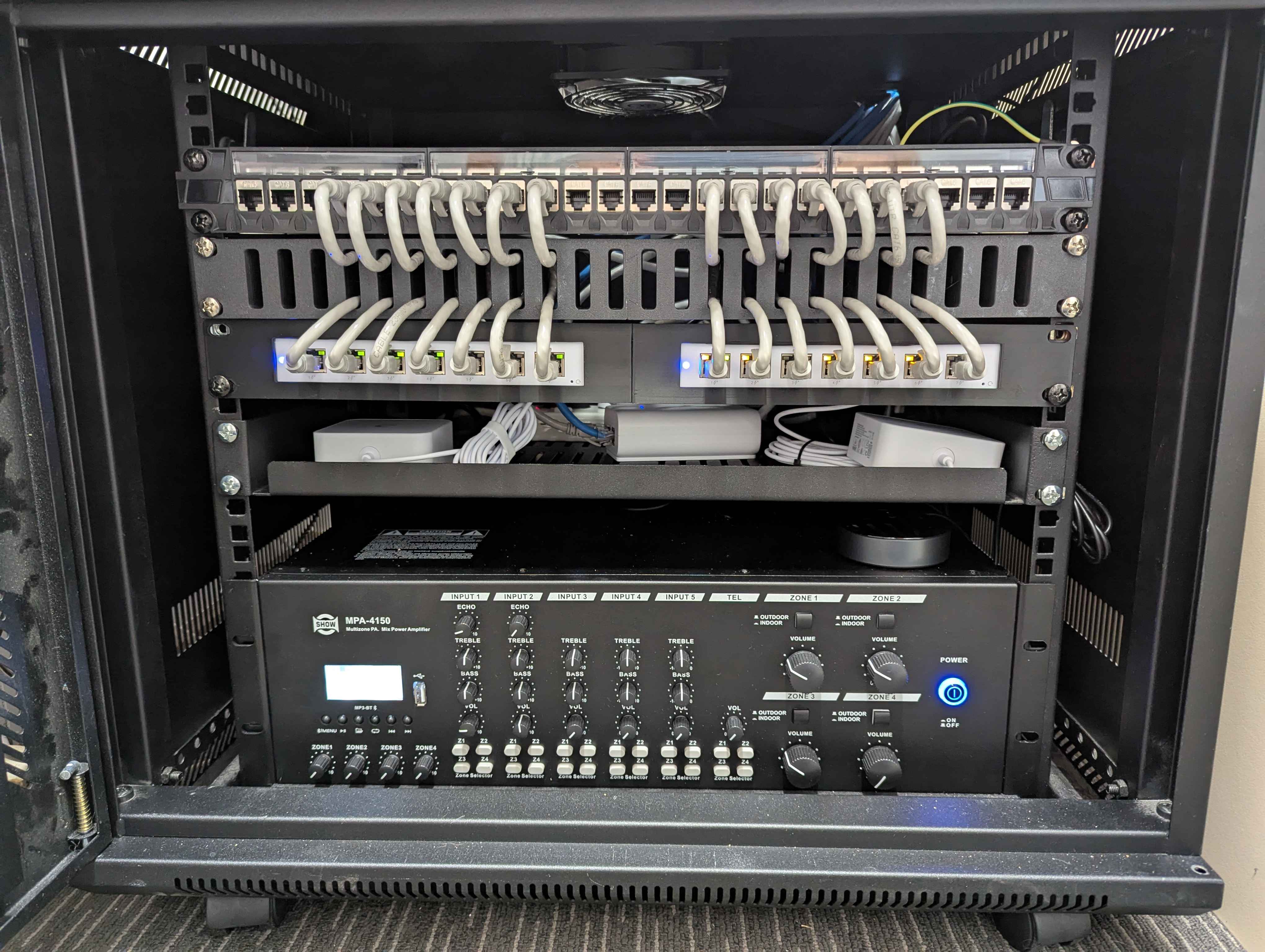 19" Rack cable management 24 slot