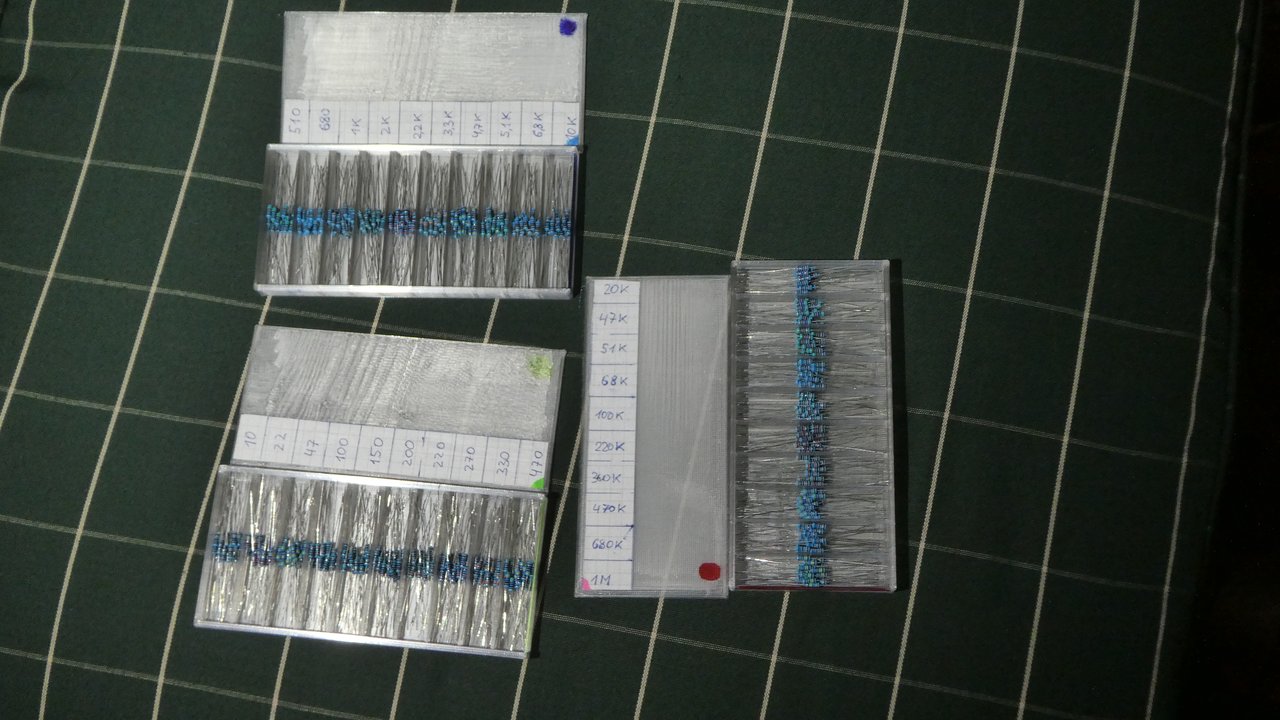Parametric section box, storage for resistors and other stuff (FreeCAD) - photo 3