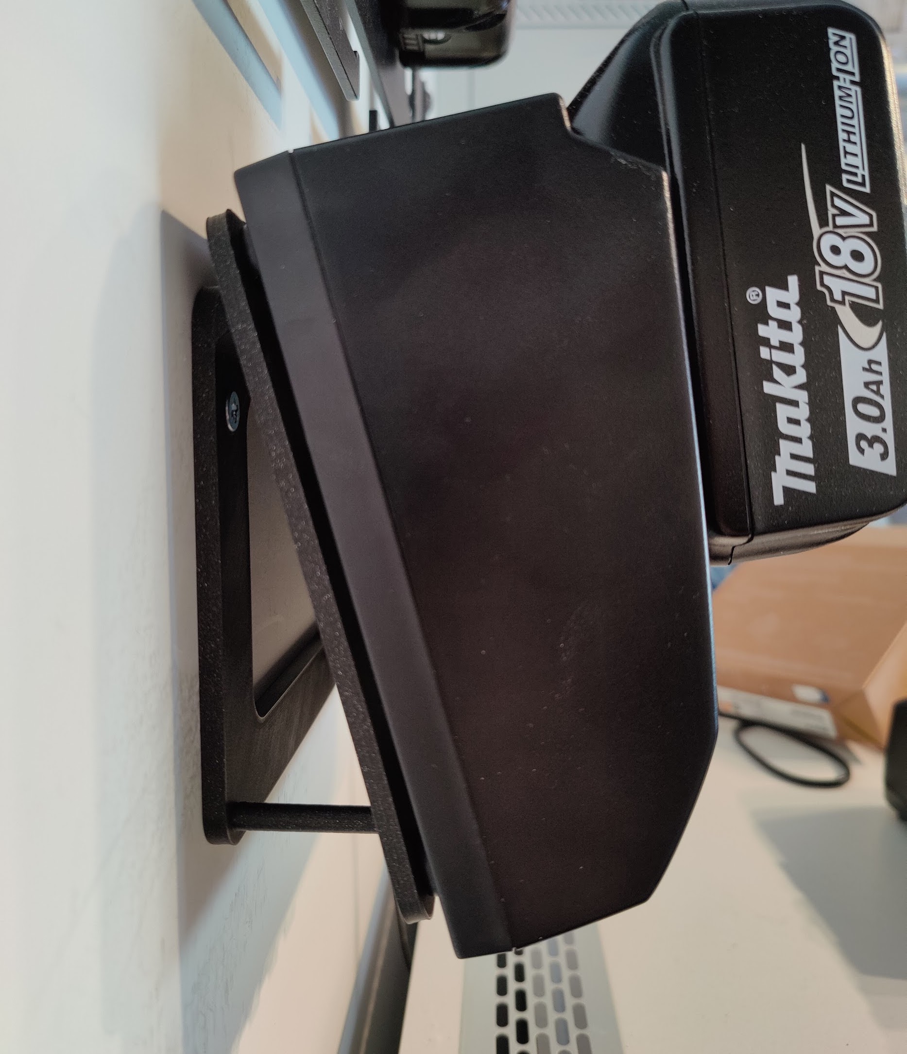Makita DC18RC Wall Mount