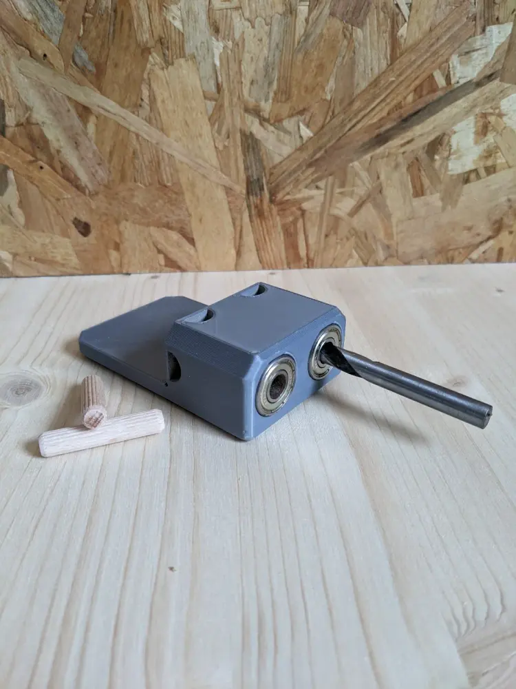 Woodworking doweling jig