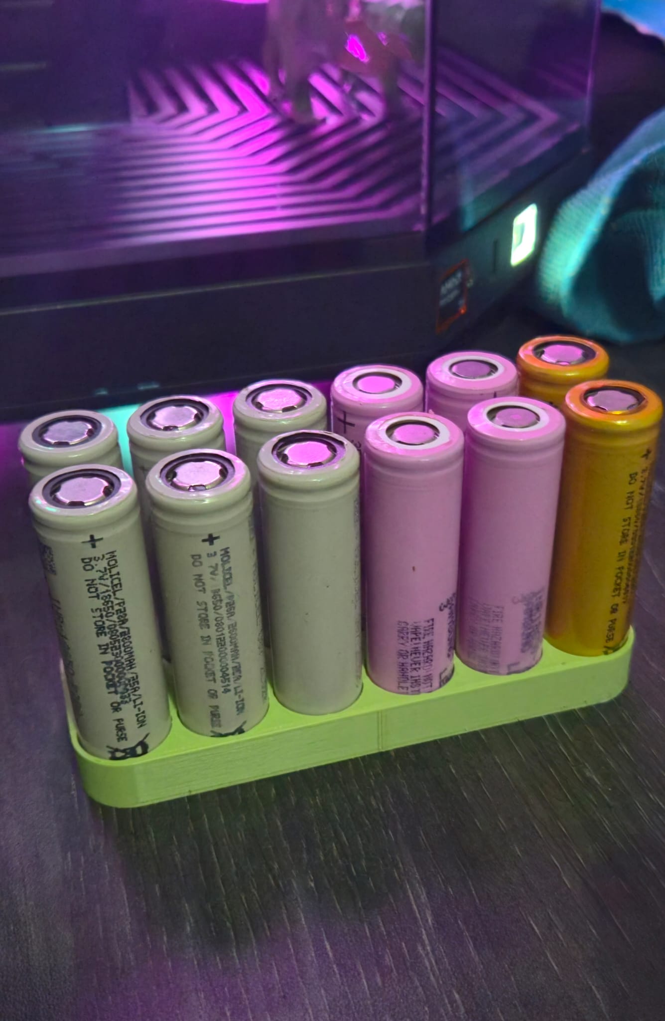 battery tray for 18650's  holds 12