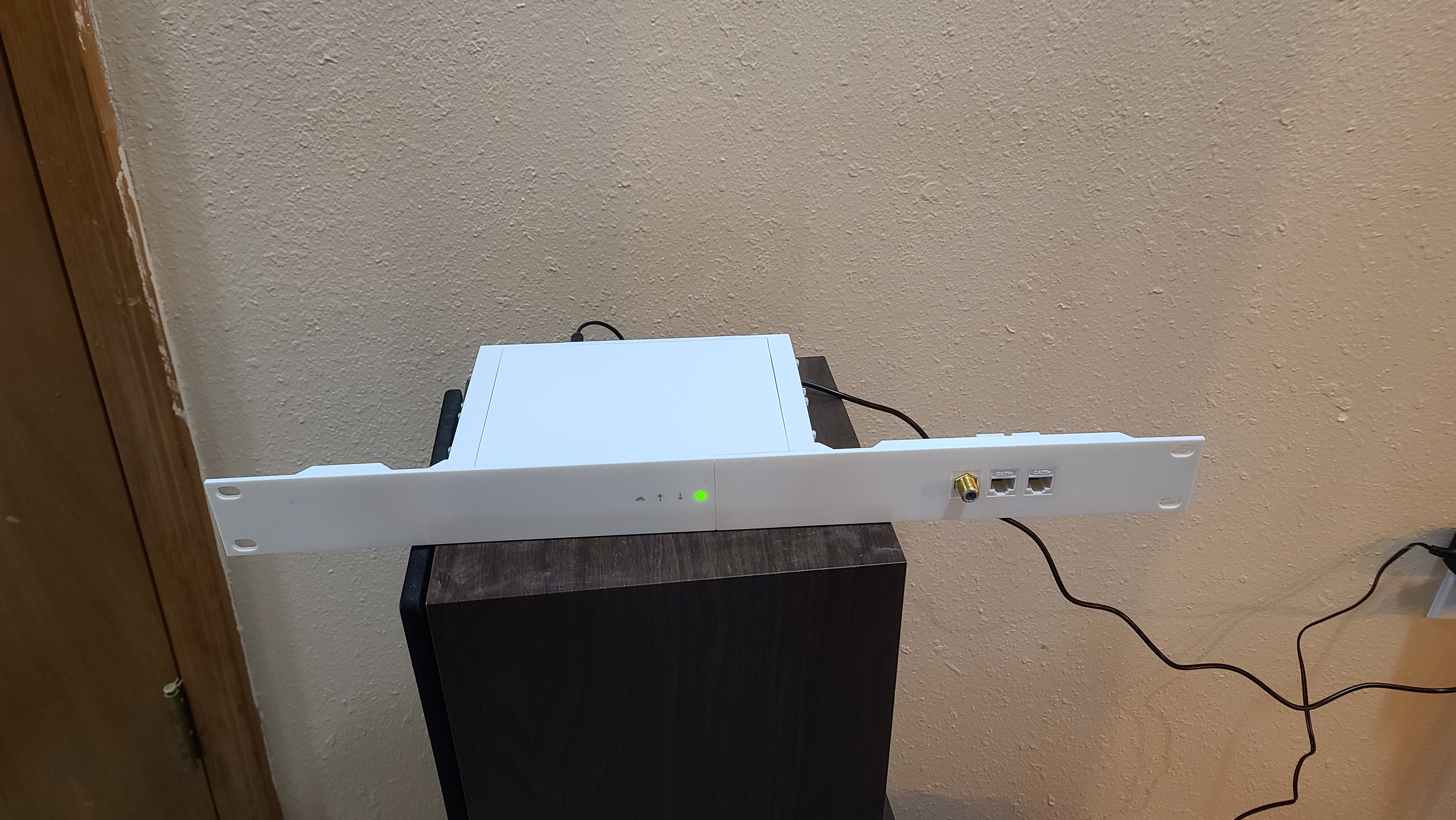 Arris Surfboard SB8200 Rack Mount