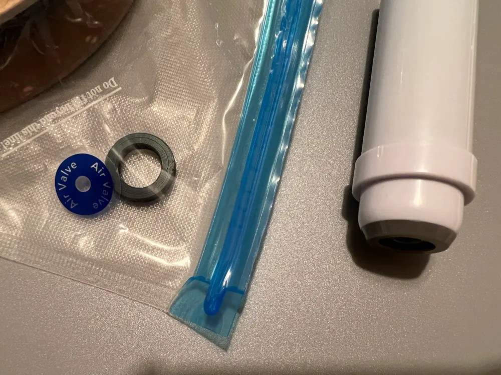 Spacer for filament vaccum bags