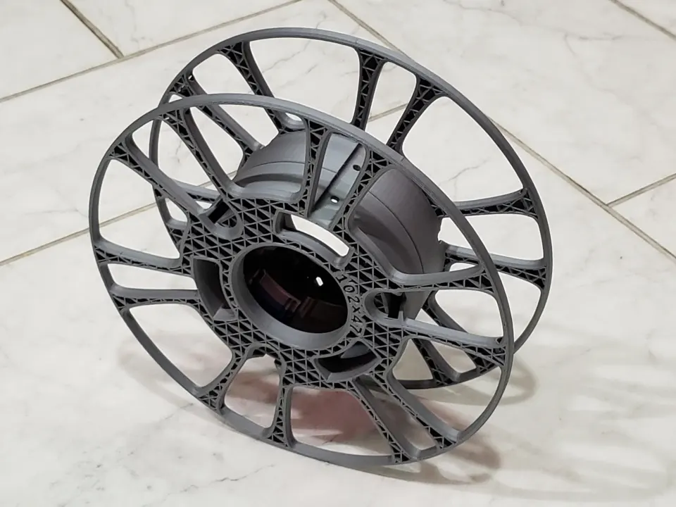 LockSpool V3: Parametric, reusable (1 part printed twice)