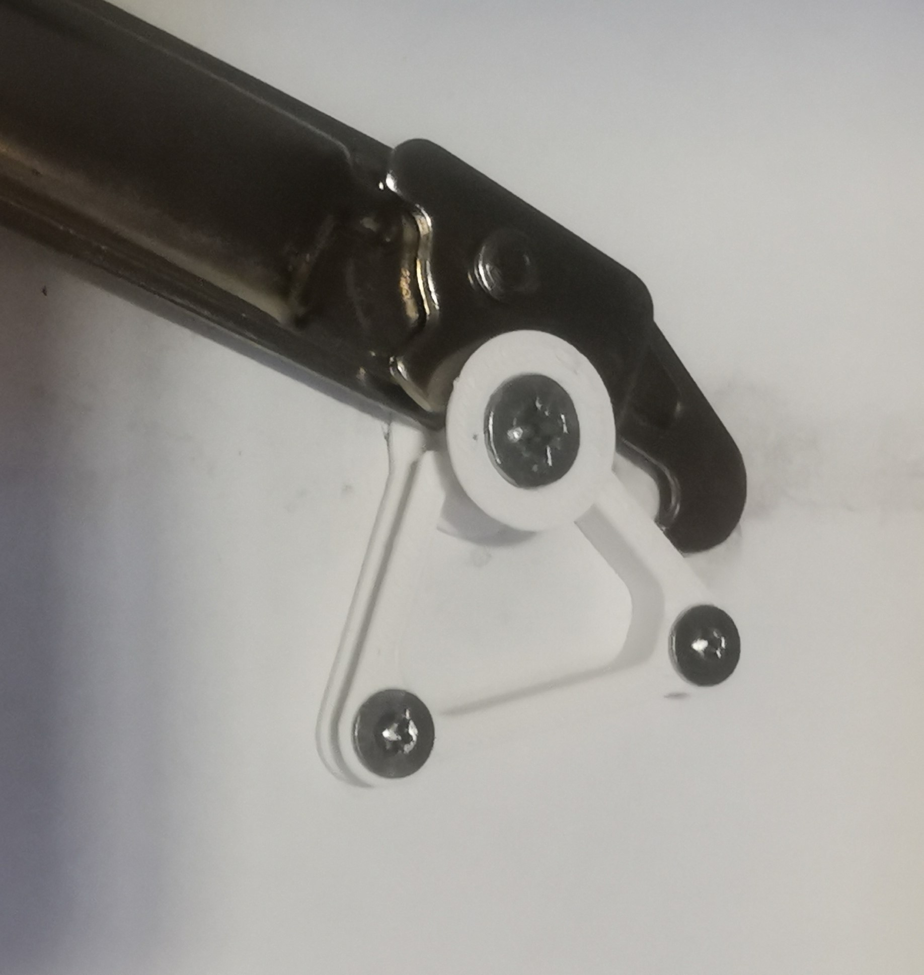 Vertical door stopper for kitchen cabinet (strenghtend) / Vertikaler Türstopper für Küchenschrank