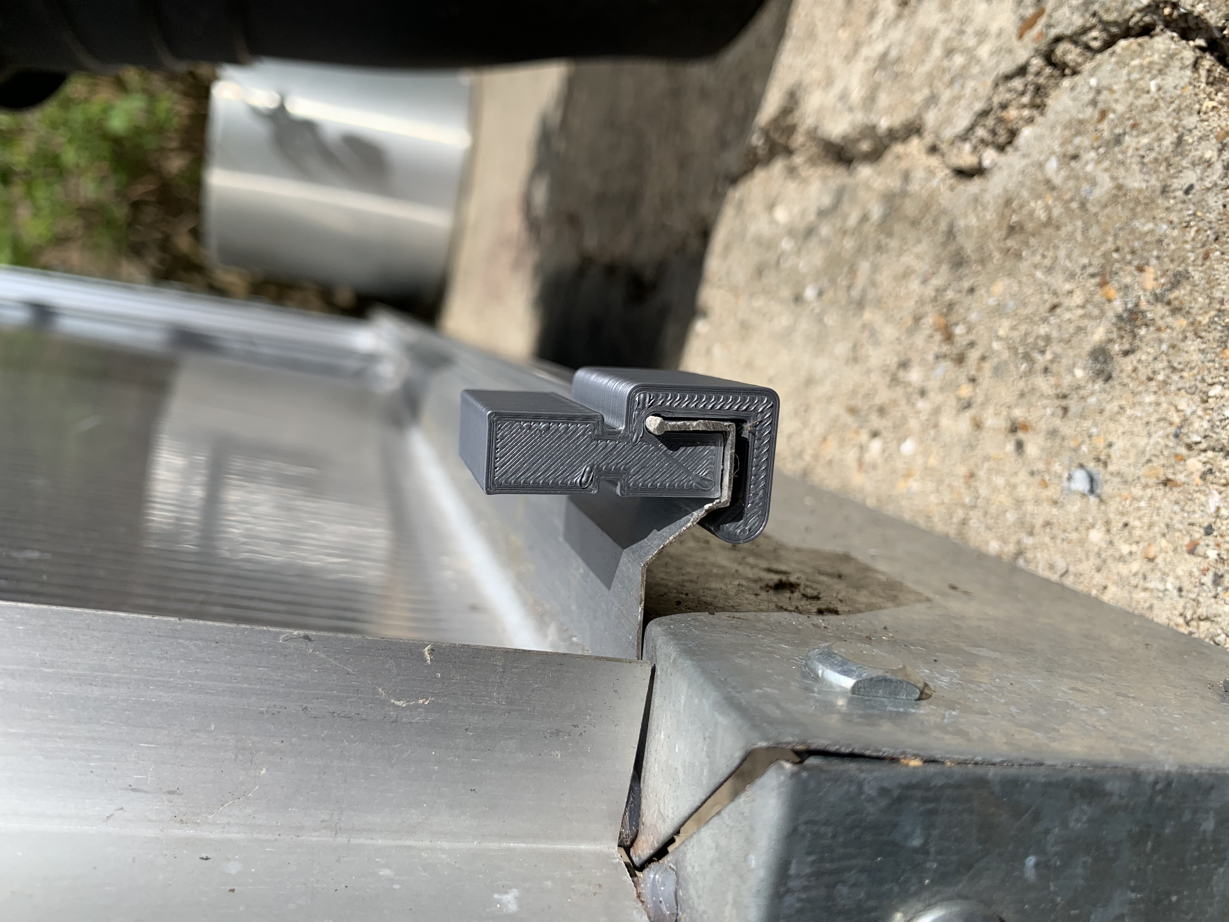 Aluminium Greenhouse Sliding Door Bottom Slider - photo 4