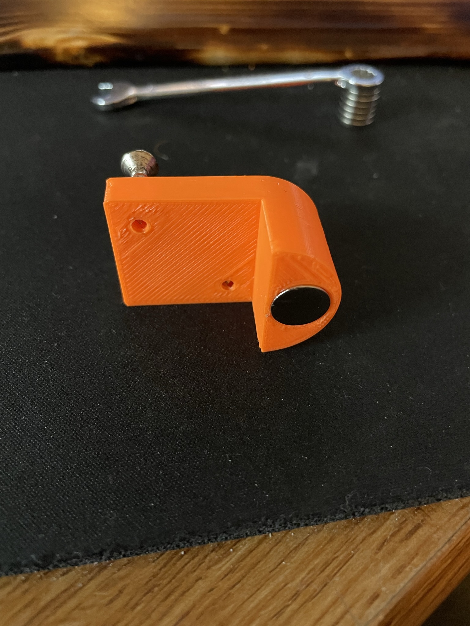 Magnetic Enclosure Door Catch - photo 4