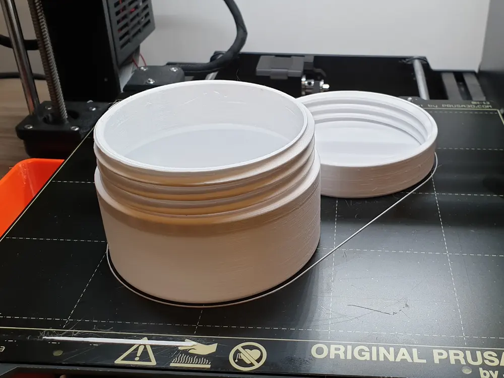 Simple box with screw lid - photo 2