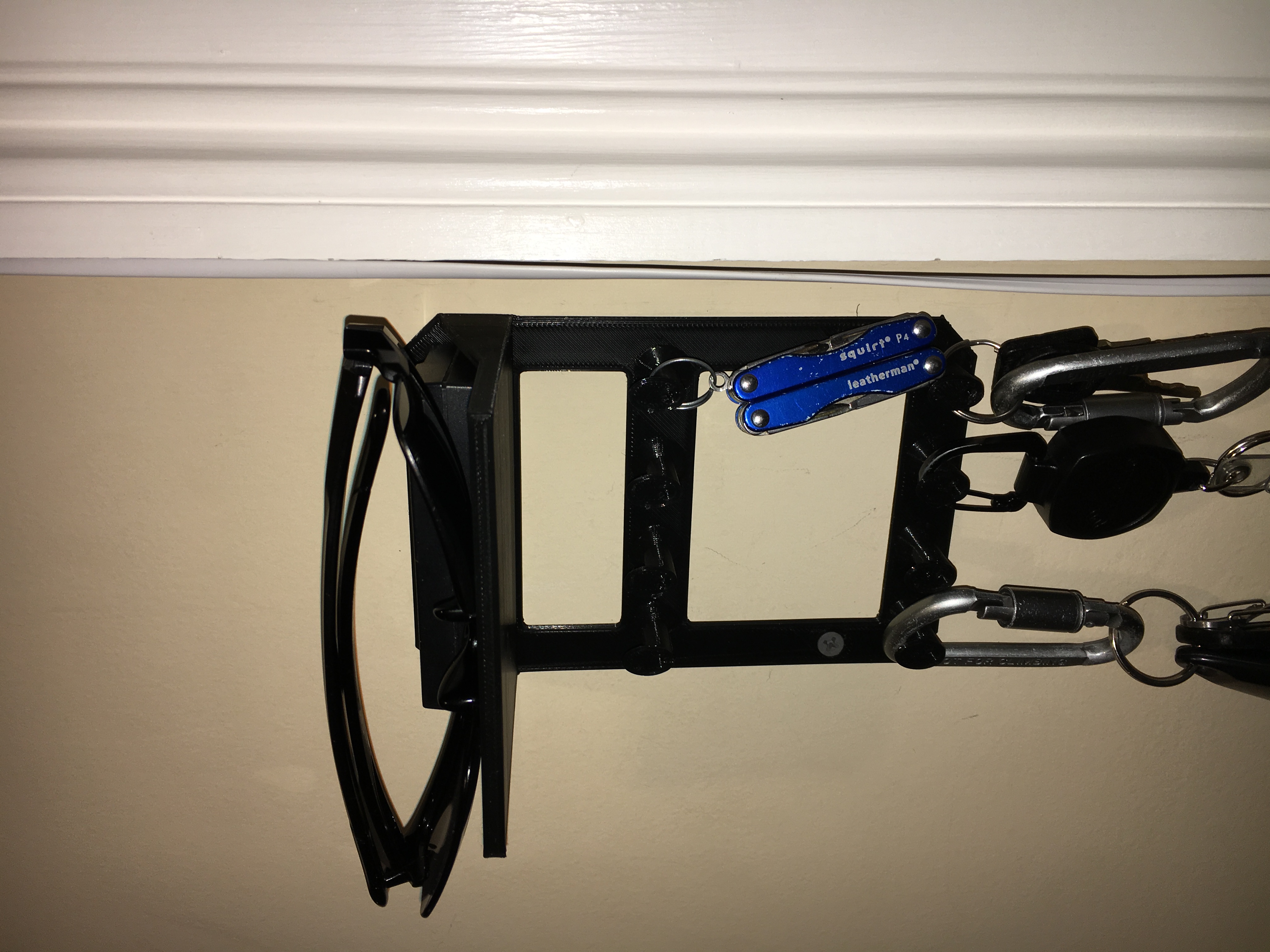 Wall Mounted Shelf with Key Hooks. - photo 2