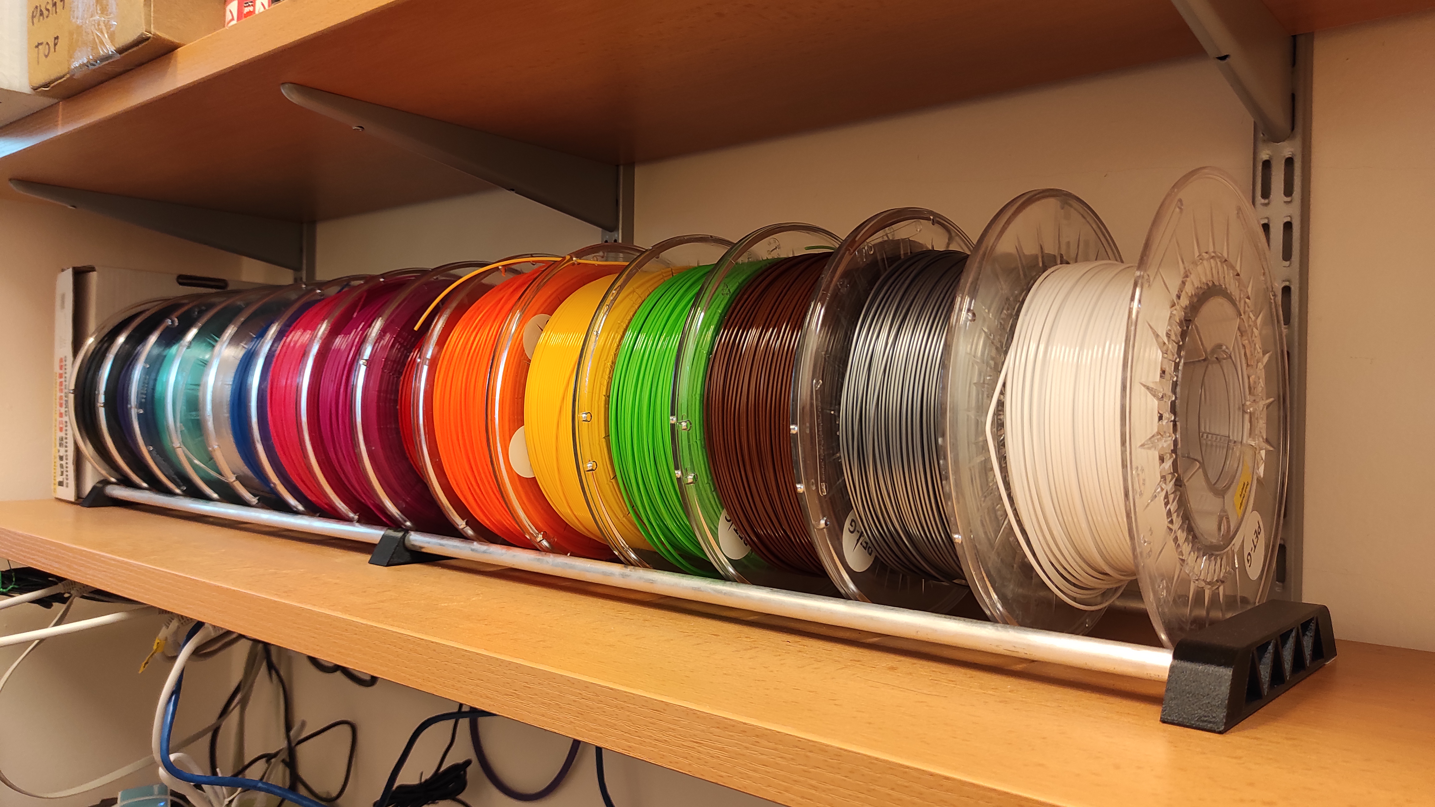 Filament Spools Holder for Open Shelf