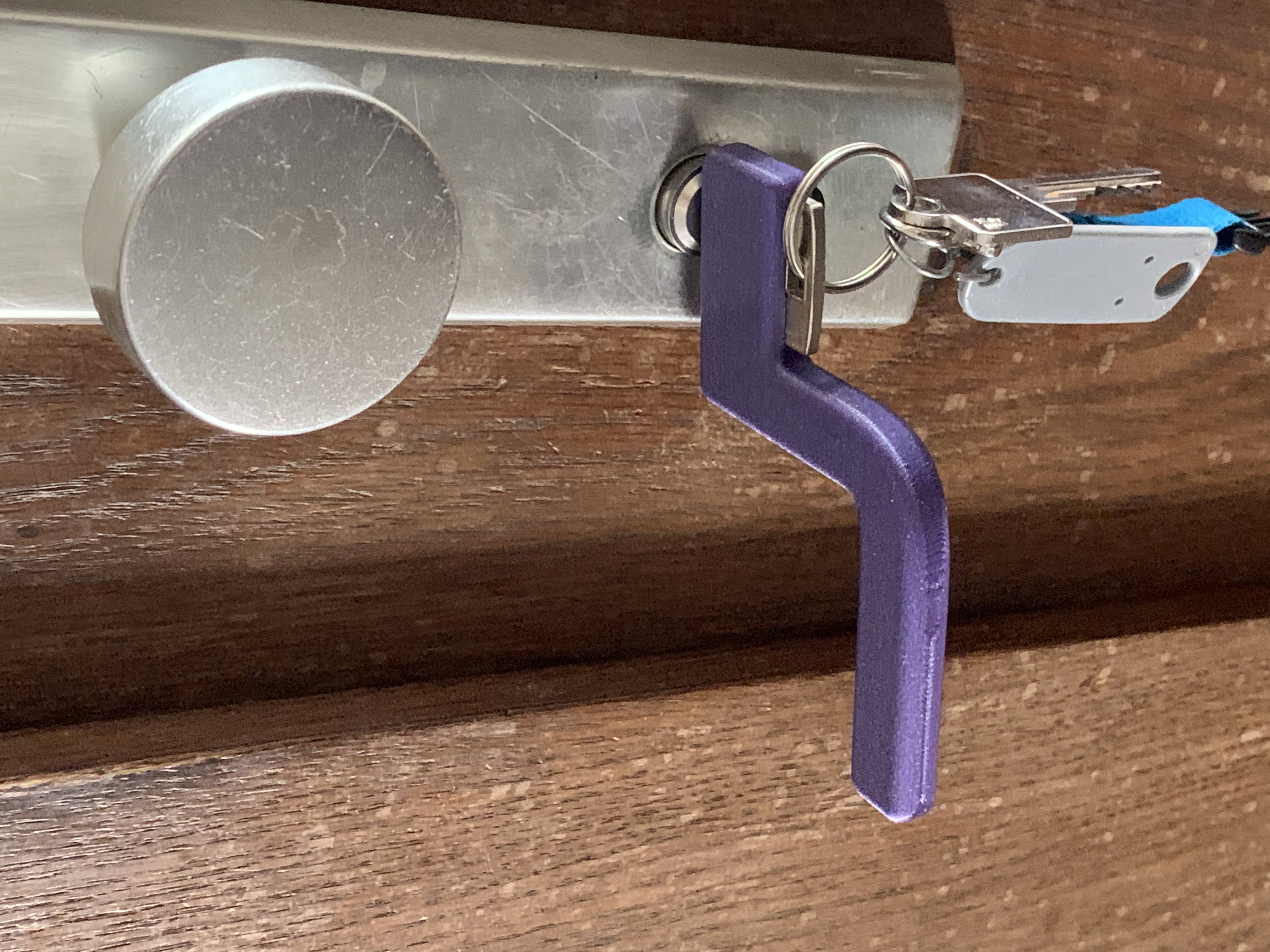 Door handle / key grip for children