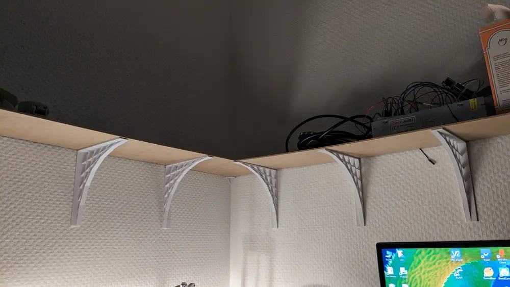 Parametric shelf bracket