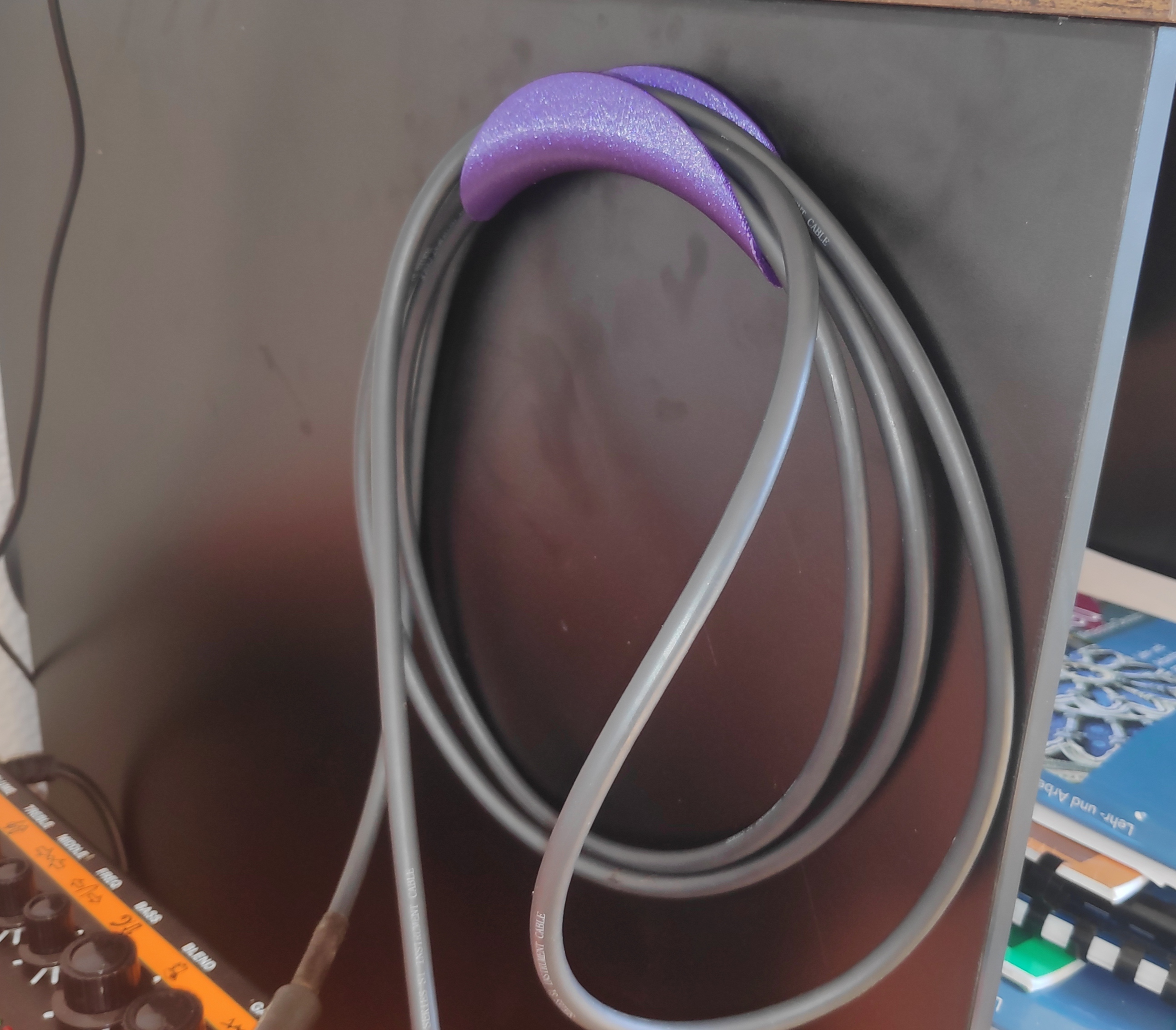 Guitar cable hanger