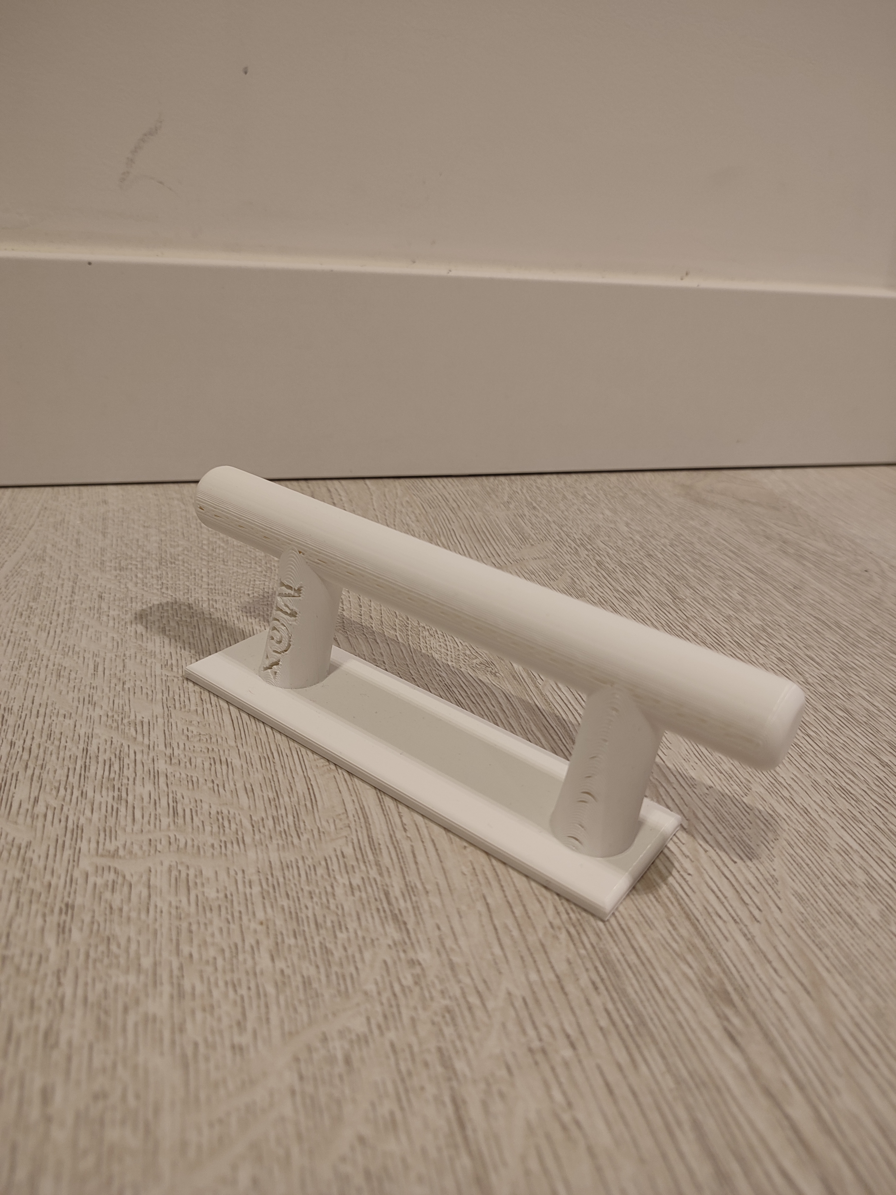 Door handle inclined