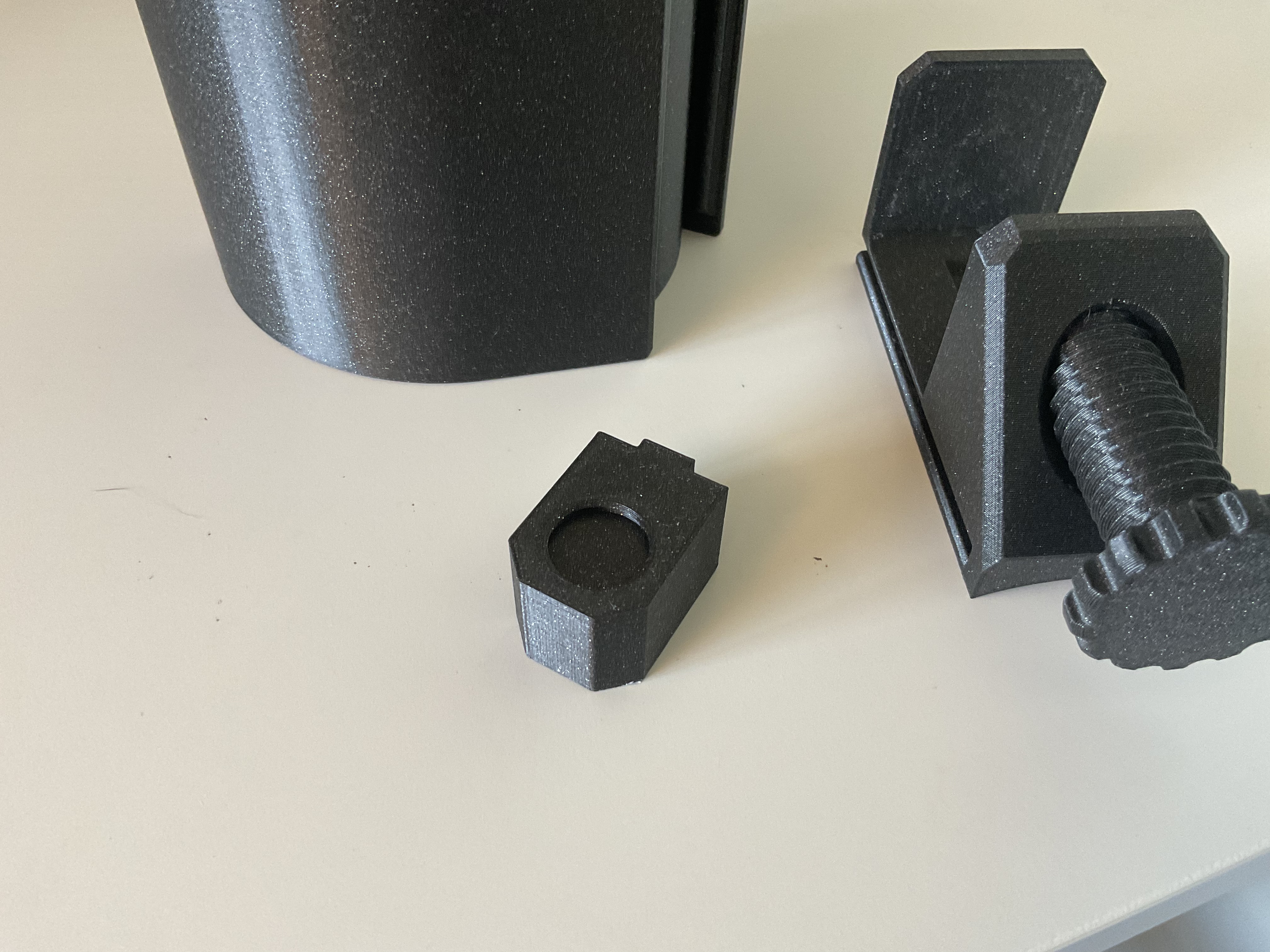 Clamp for uneven under surface