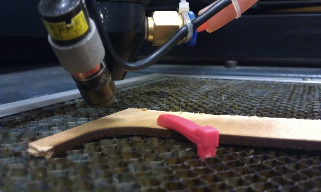PolygonPusher - Laser cutter levelling clamp