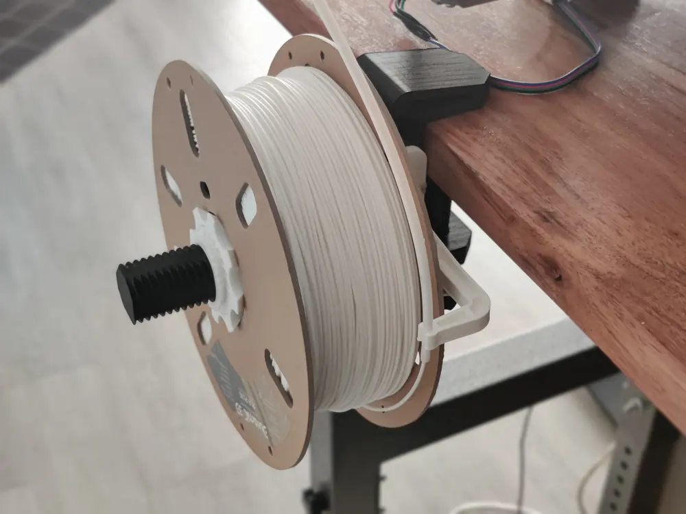 Edge clamp spool holder