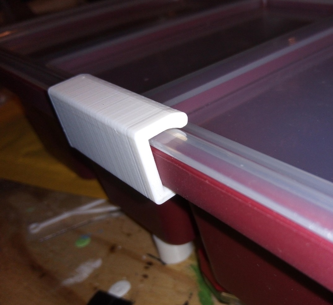 Curtis Stone Silicone Store and Bake Tray Lid Latch Clamp