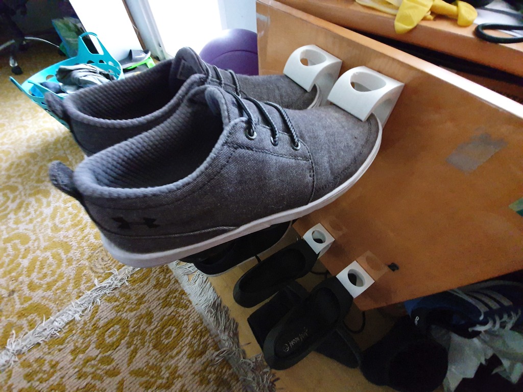 Shoe support (wall mount)