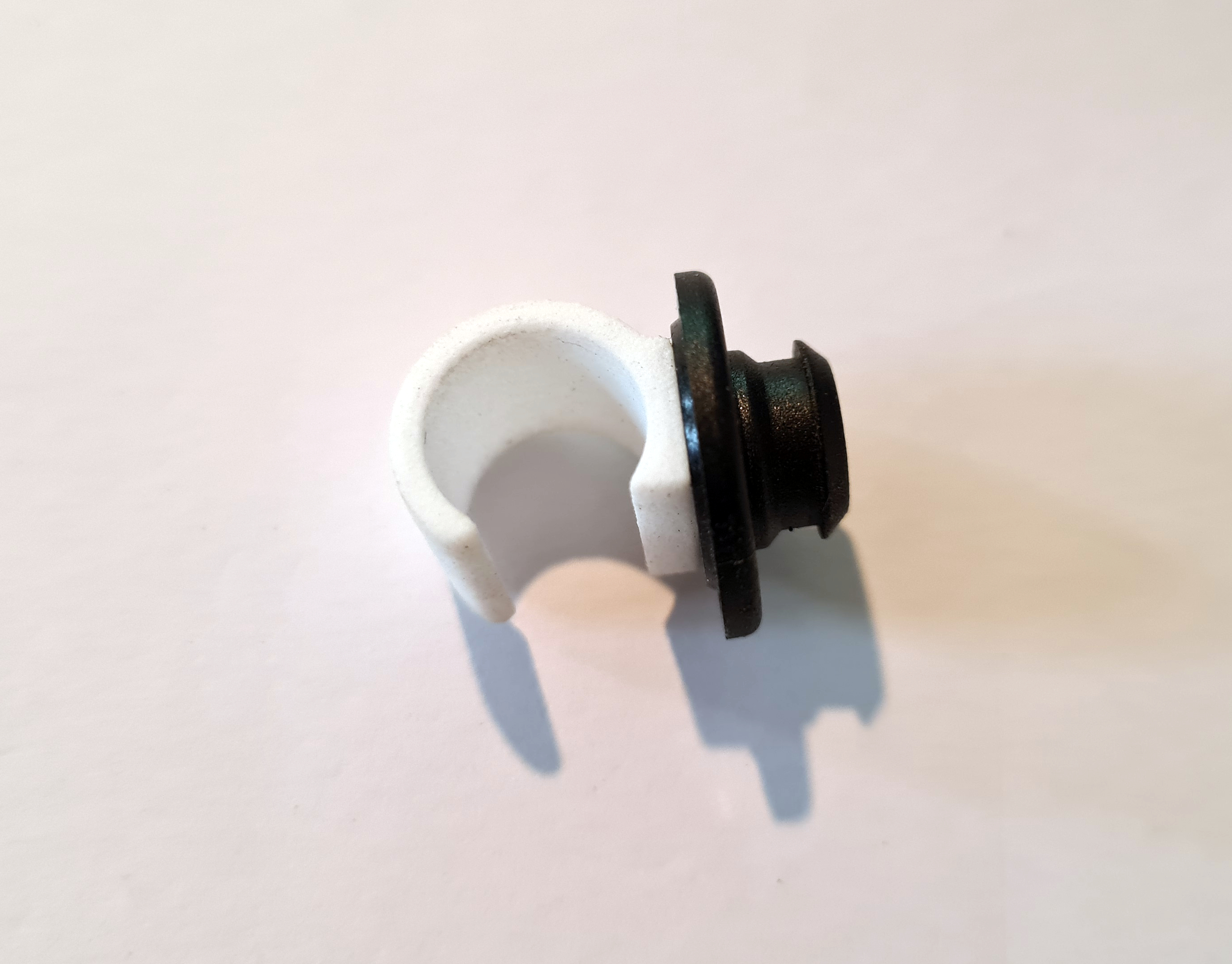 Hose screw clip - compatible with Fidlock S and Apidura Frame Pack Hydration Bladder - photo 2