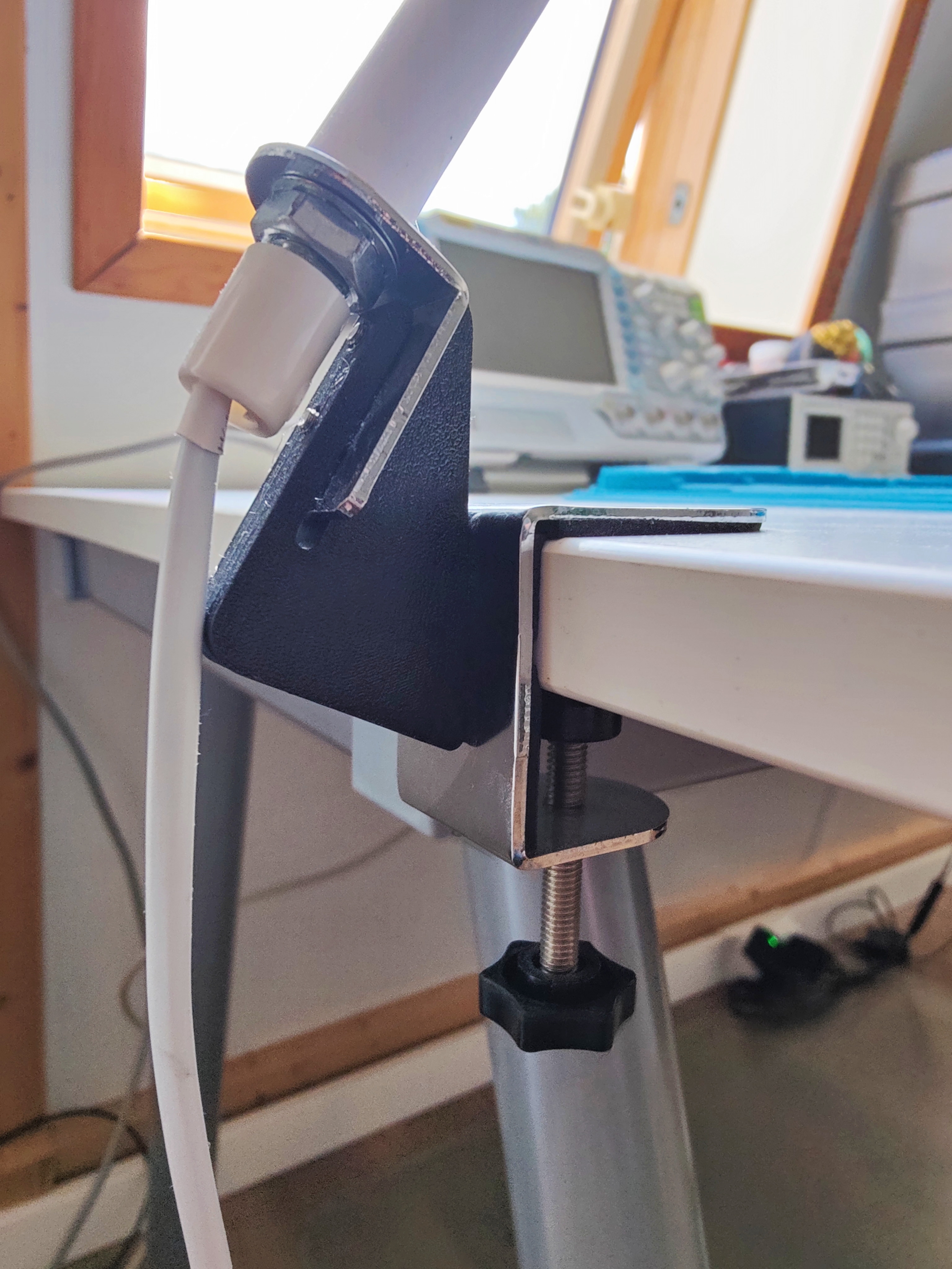LIVARNO home LED daylight lamp clamp light 45 degree angle mounting improvement - photo 2