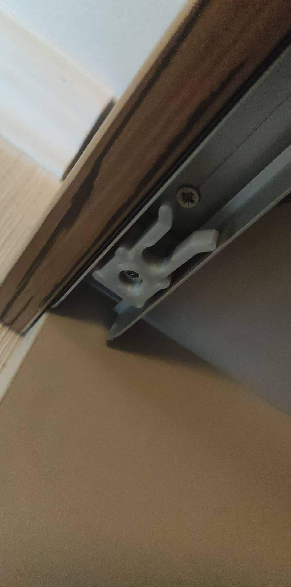 Slide door holding clip - photo 2