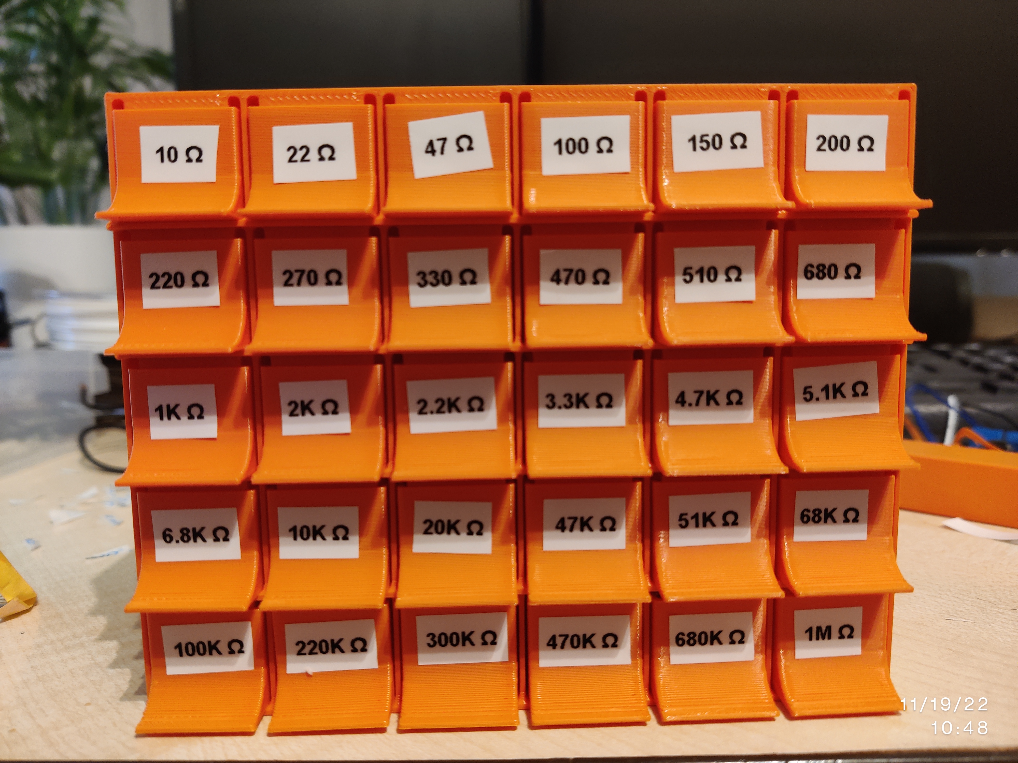 Resistor storage box with stoppers - photo 2