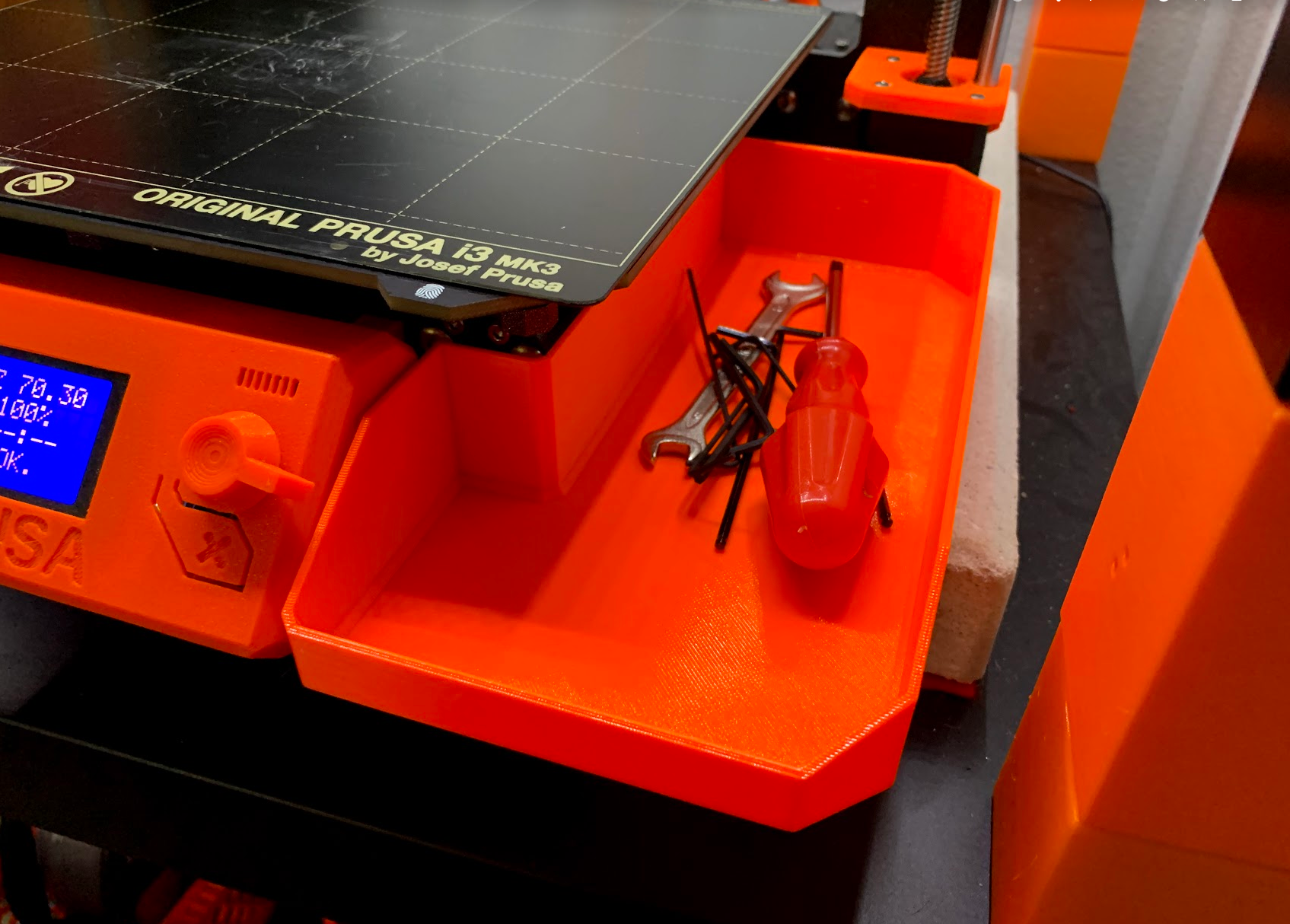 Right storage box with an angle
