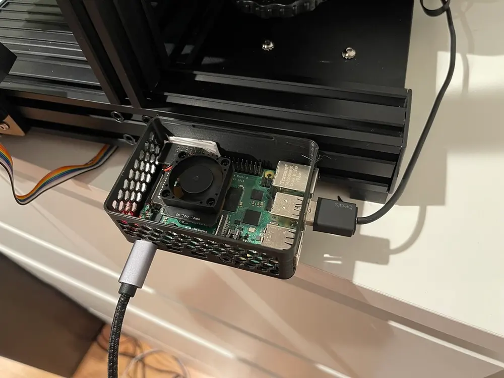 Raspberry Pi 4 Mount for 80x40 Extrusion (Ender 3 V2) - photo 3