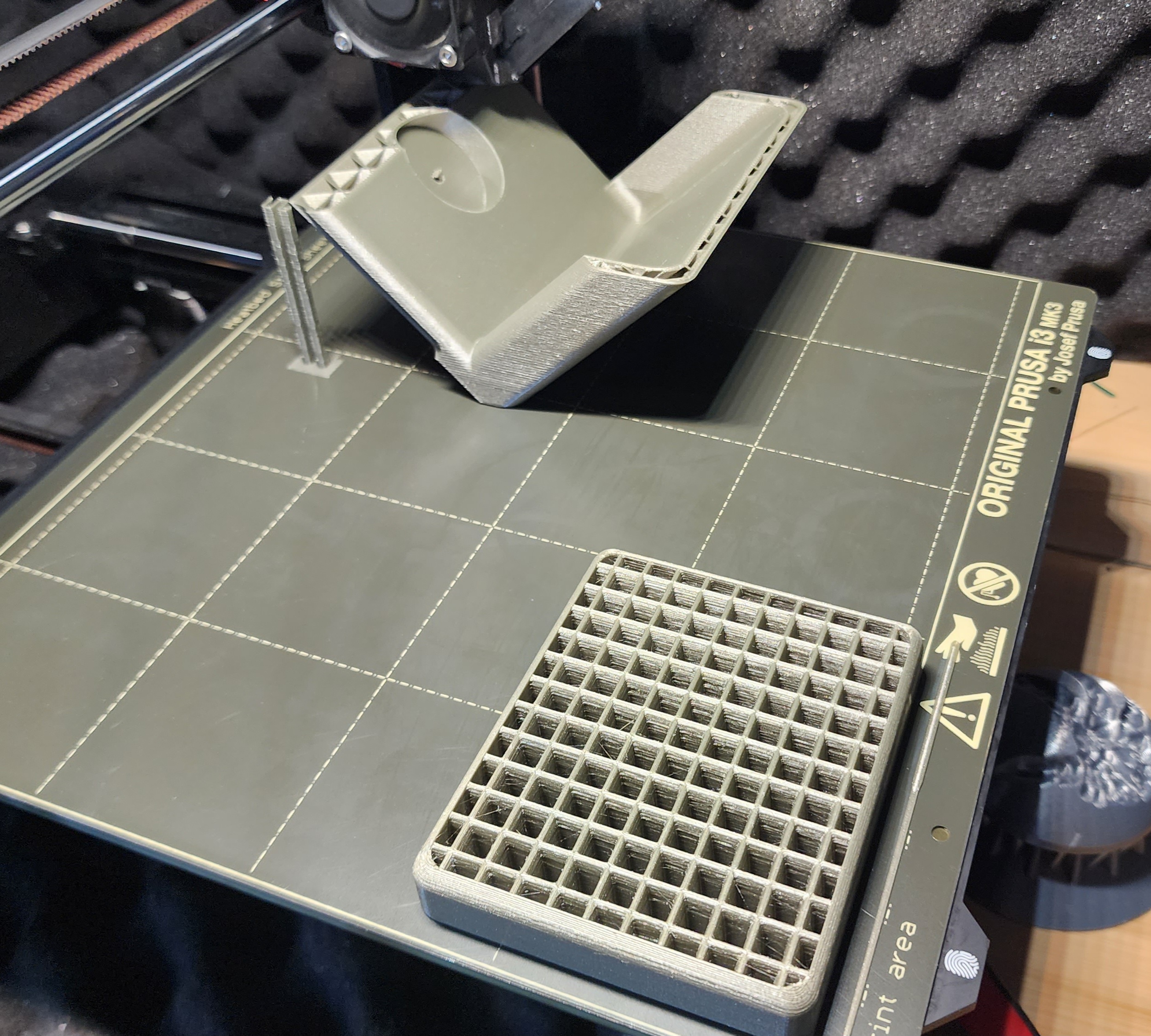 🌢 Drip Tray for Walls - Uses Magnet/Screw - photo 3