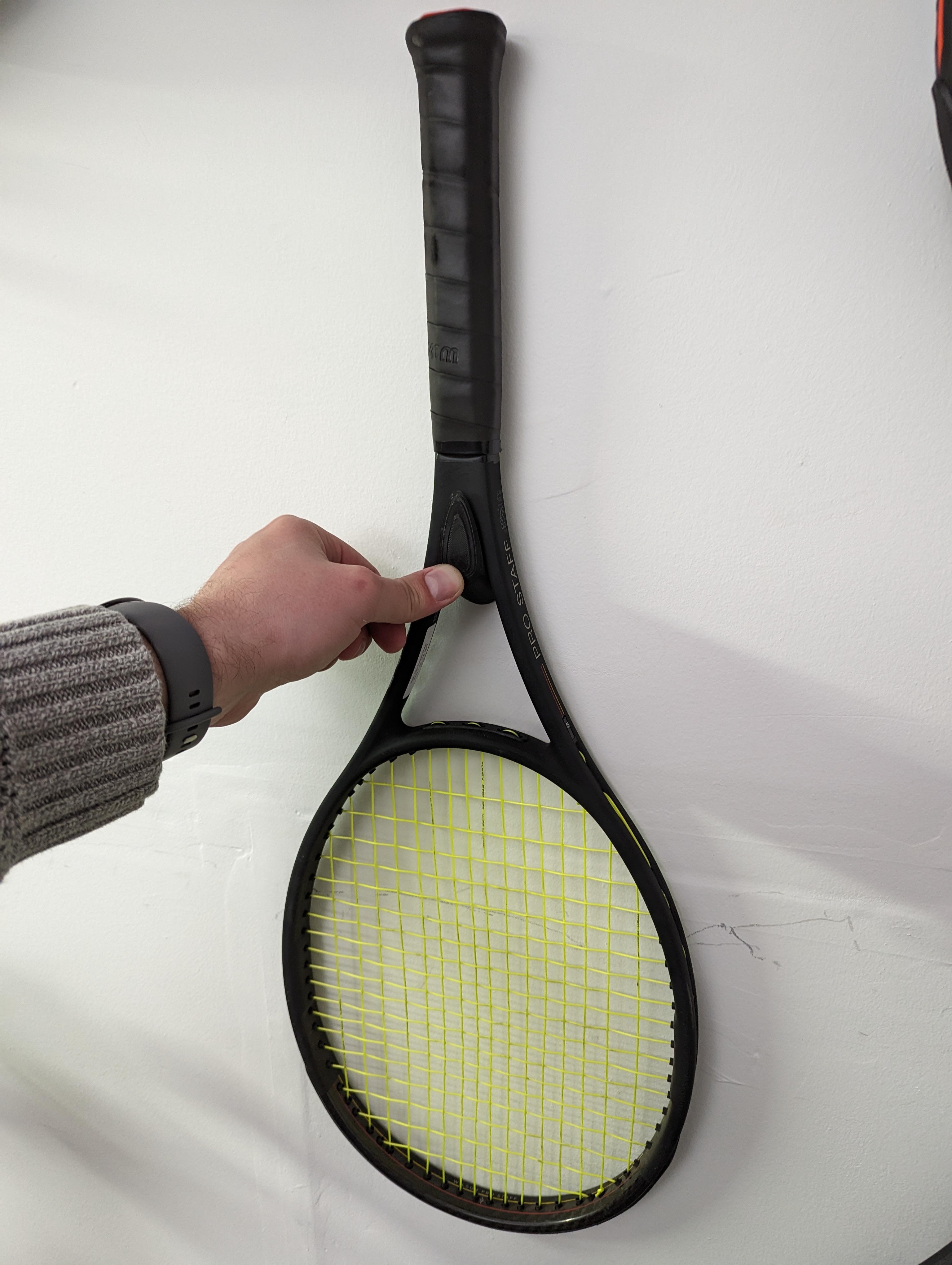 Tennis racket wall mount v2 - single racket