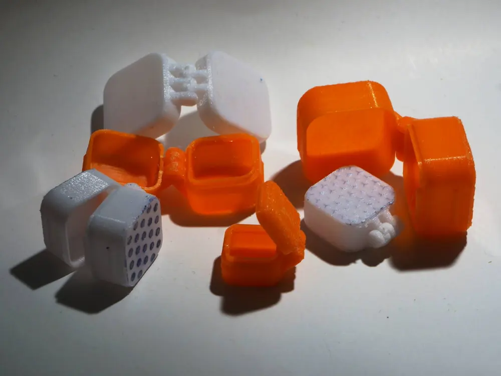 Hinge clip box