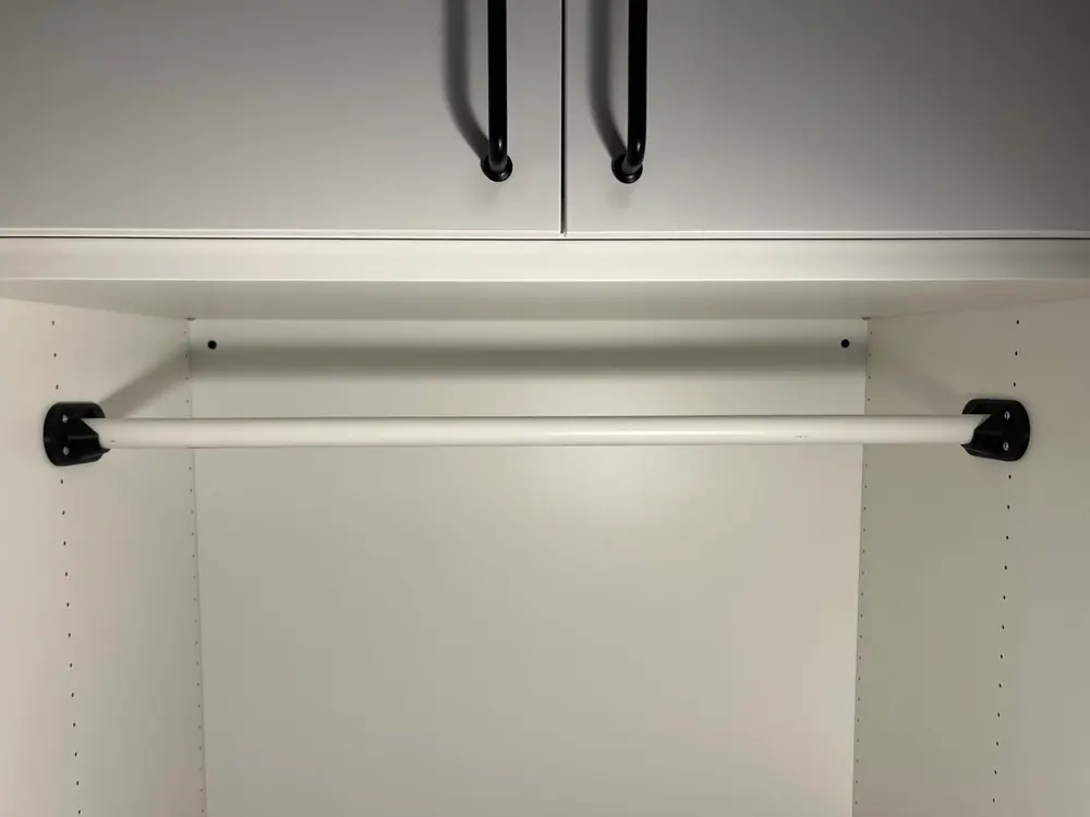 A fully parametric strong wardrobe rail bracket for a cylindrical rail (fits Ikea Hjalpa) - photo 2