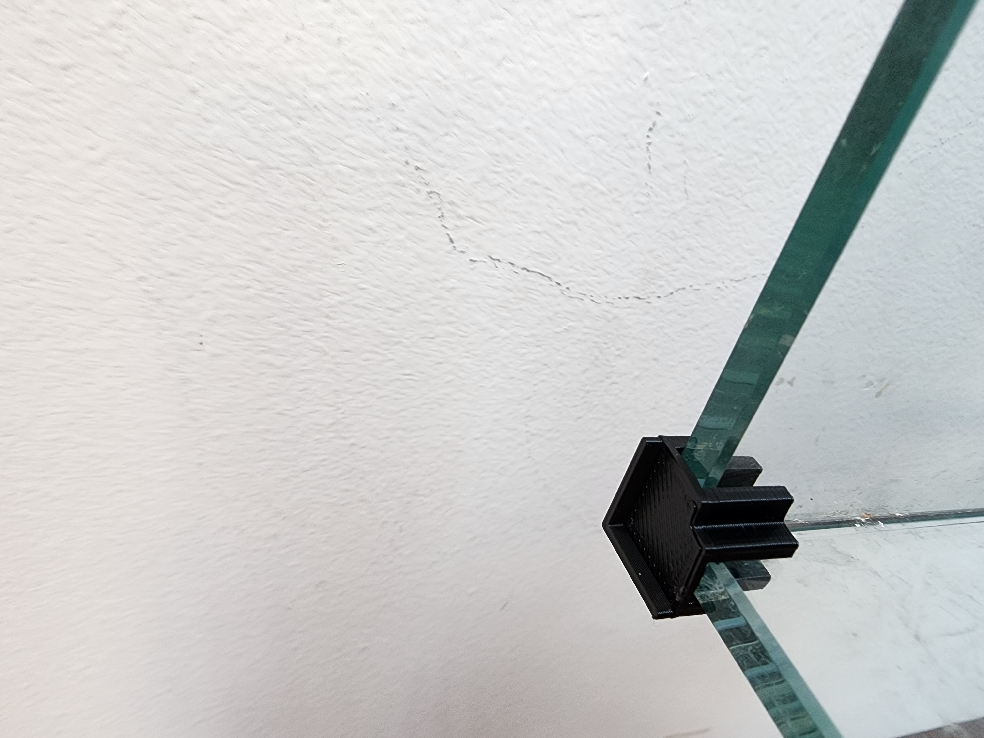 Aquarium Corner Clip
