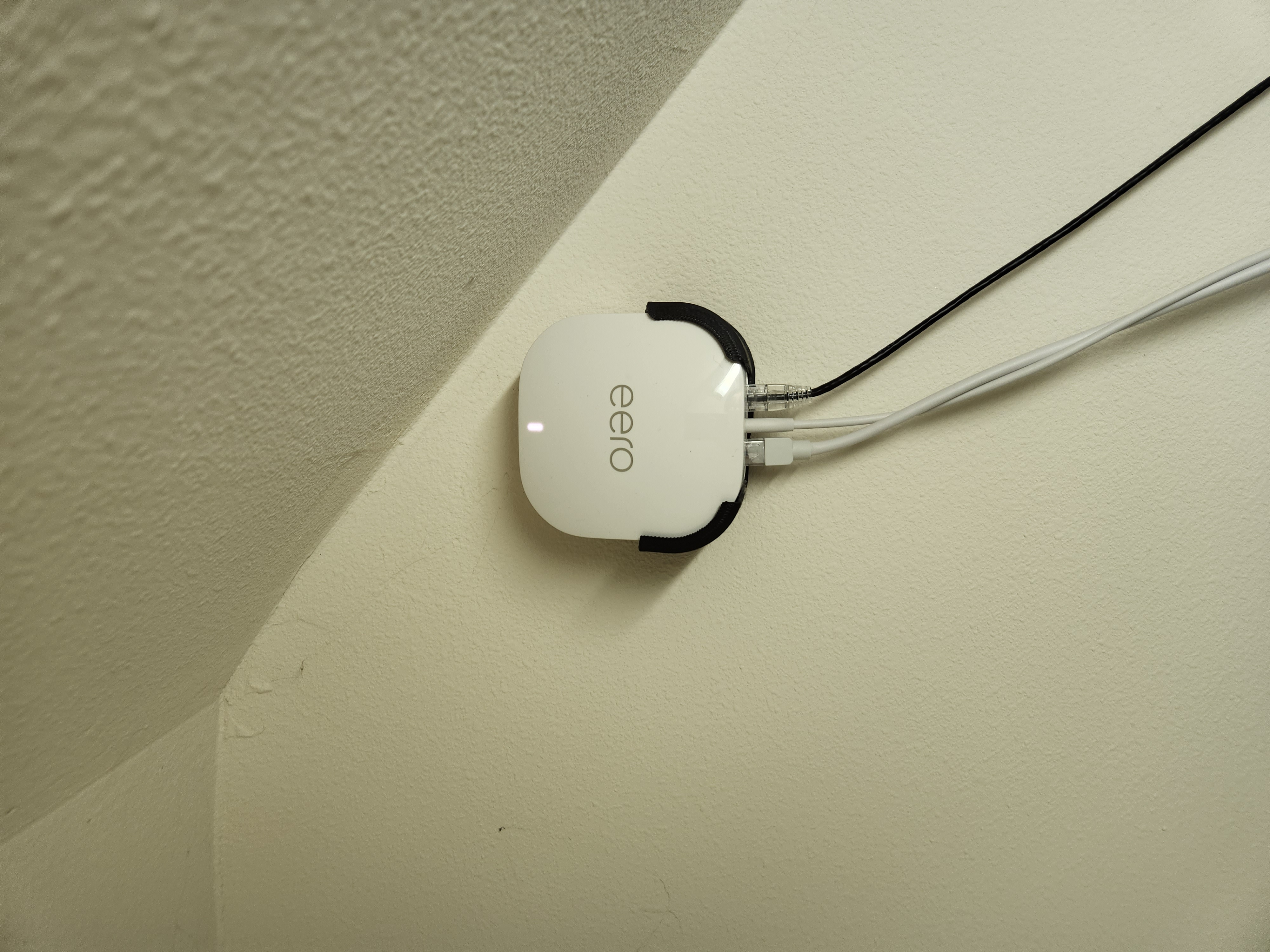 Eero 6+ Plus Wall Mount - photo 3