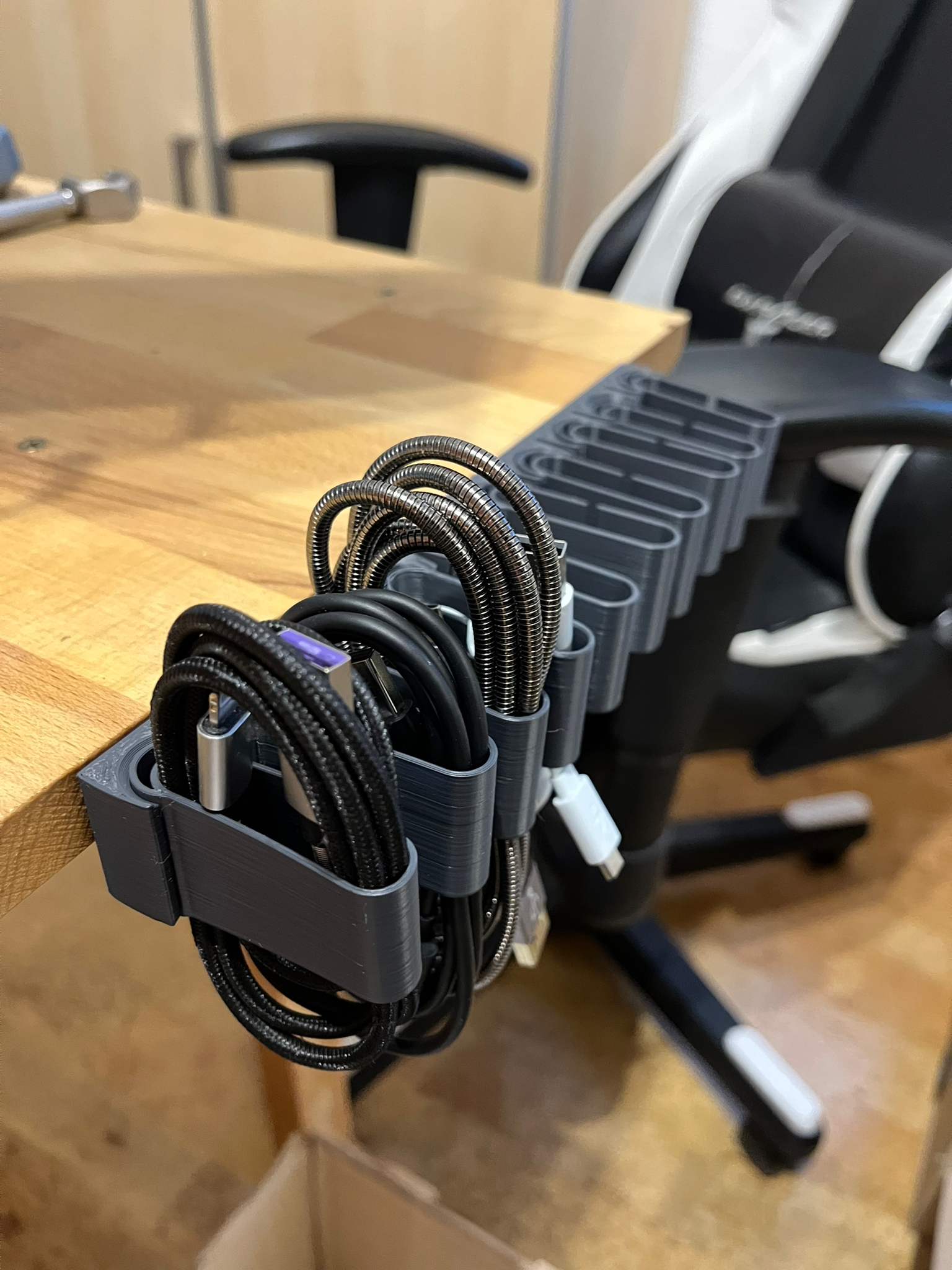 Cable organiser clinger