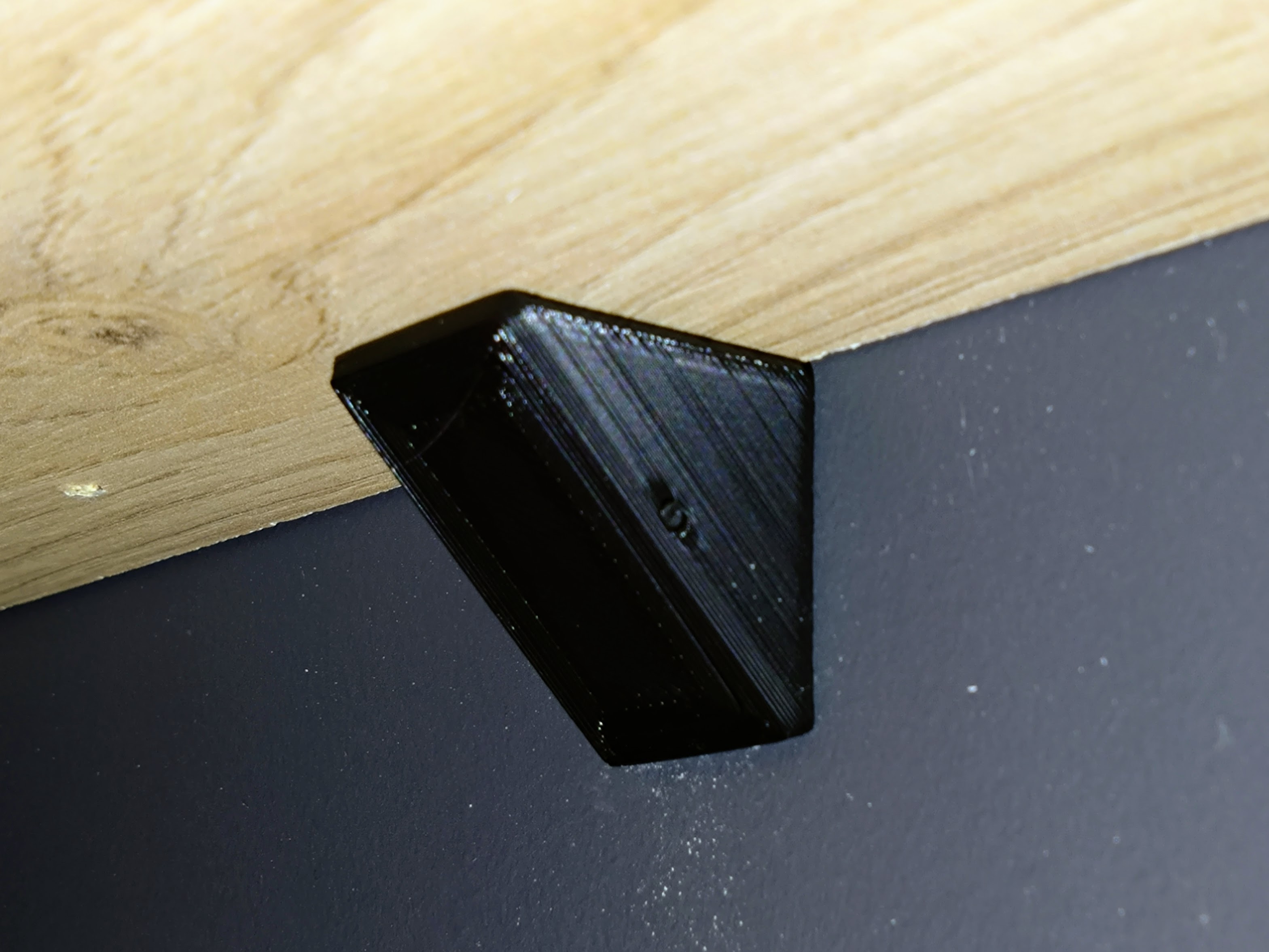Shelf support triangle corner bracket with a cover - photo 2