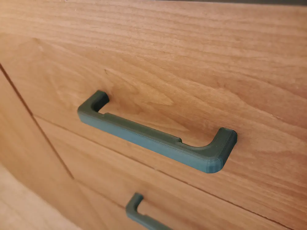 Kitchen cabinet/drawer handle