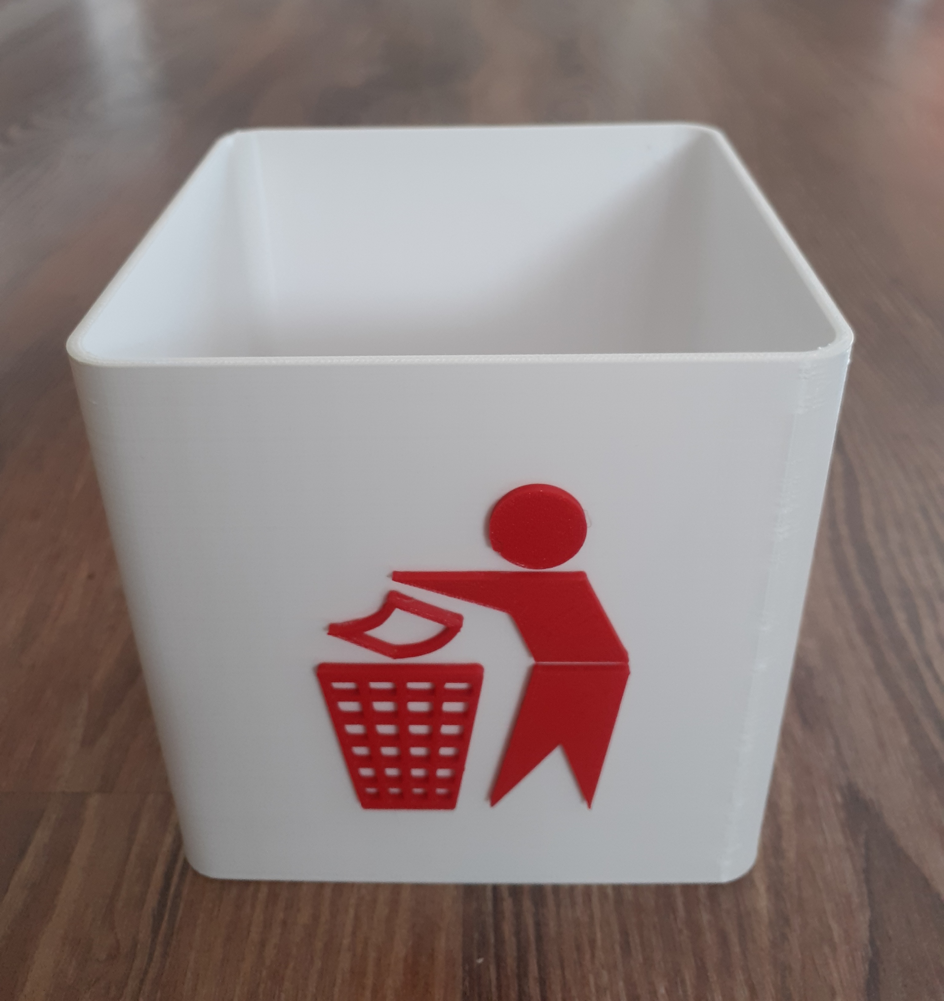 Trash bin