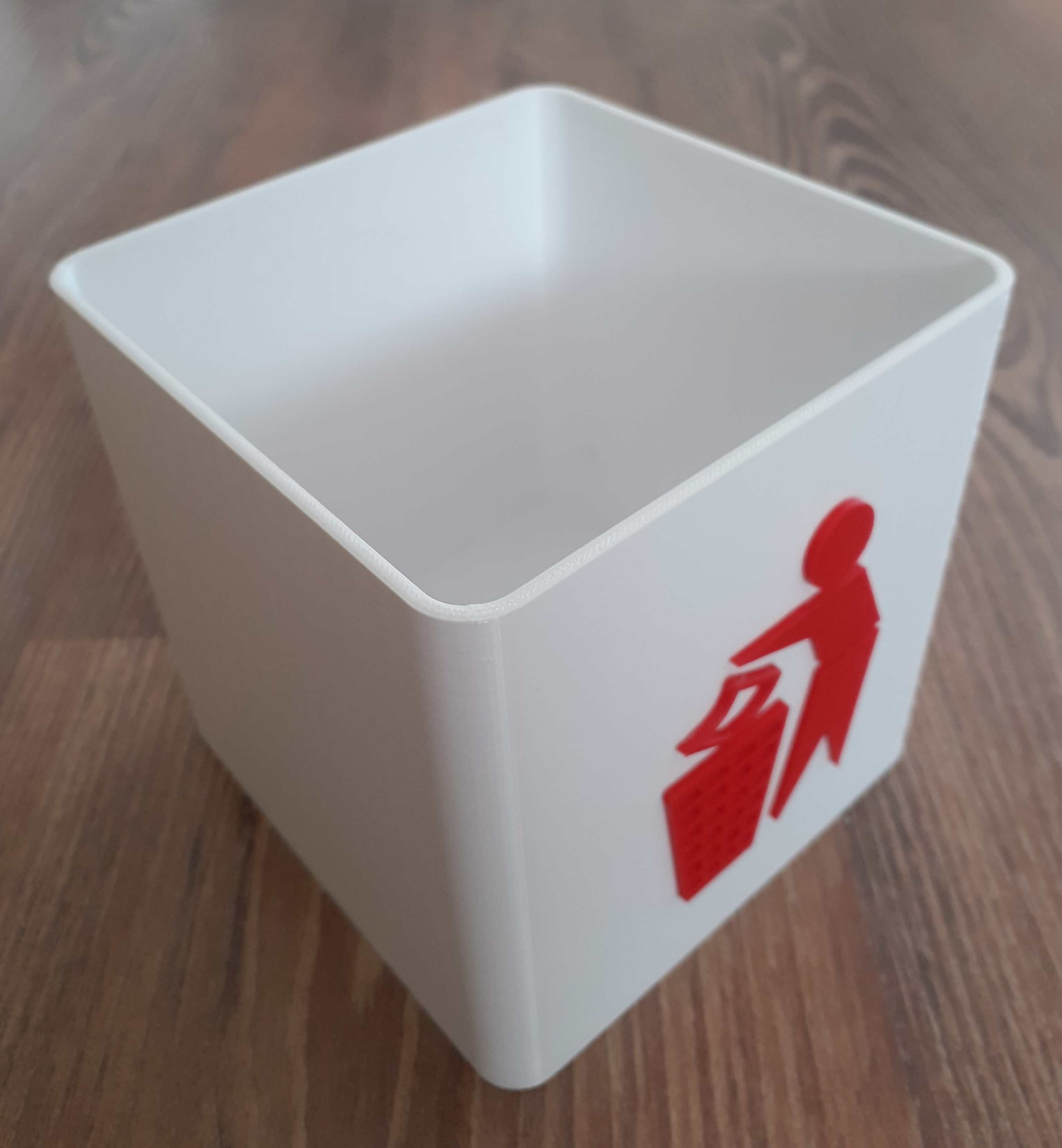 Trash bin - photo 2