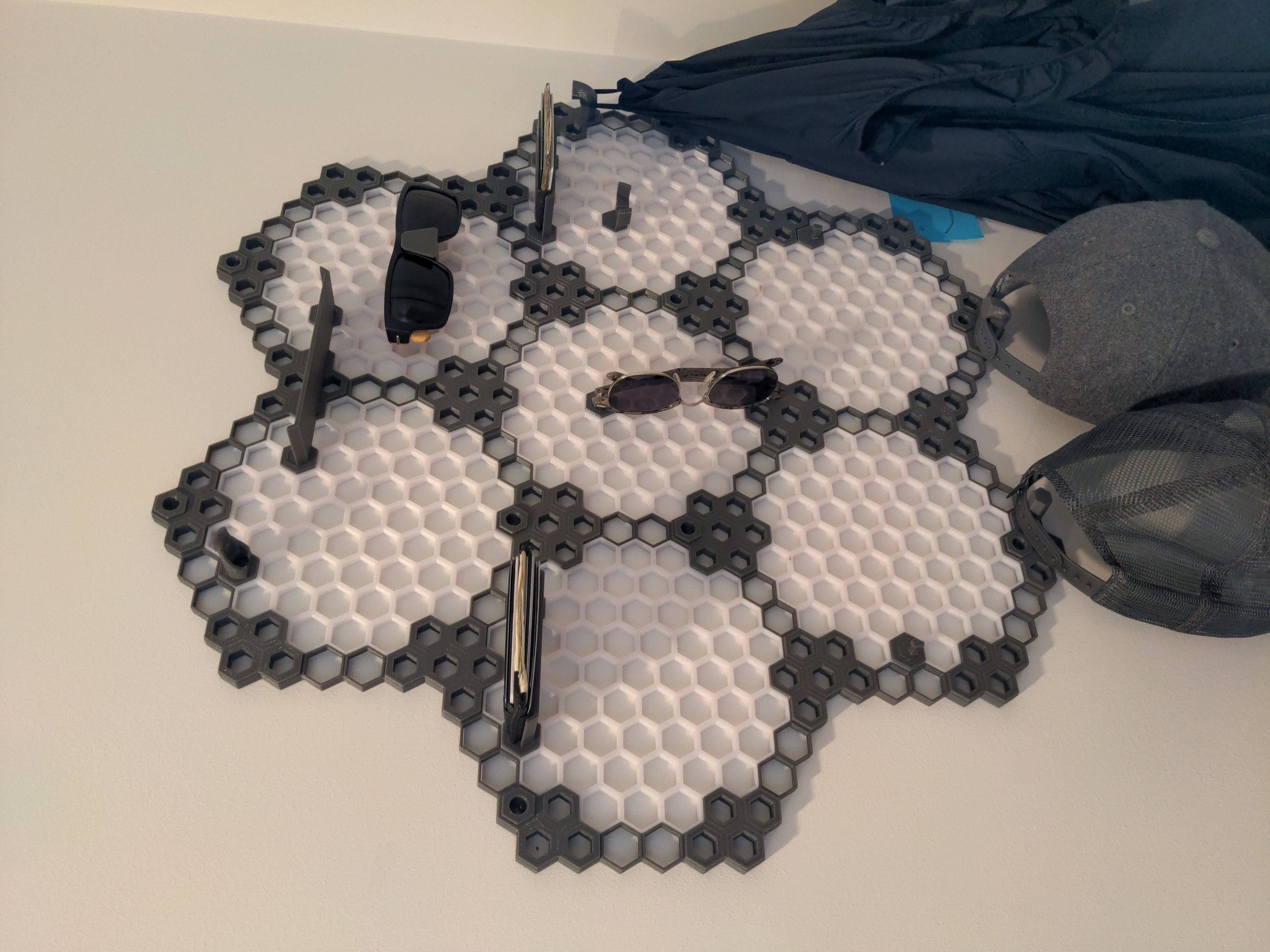 Honeycomb-Honeycomb Storage Wall