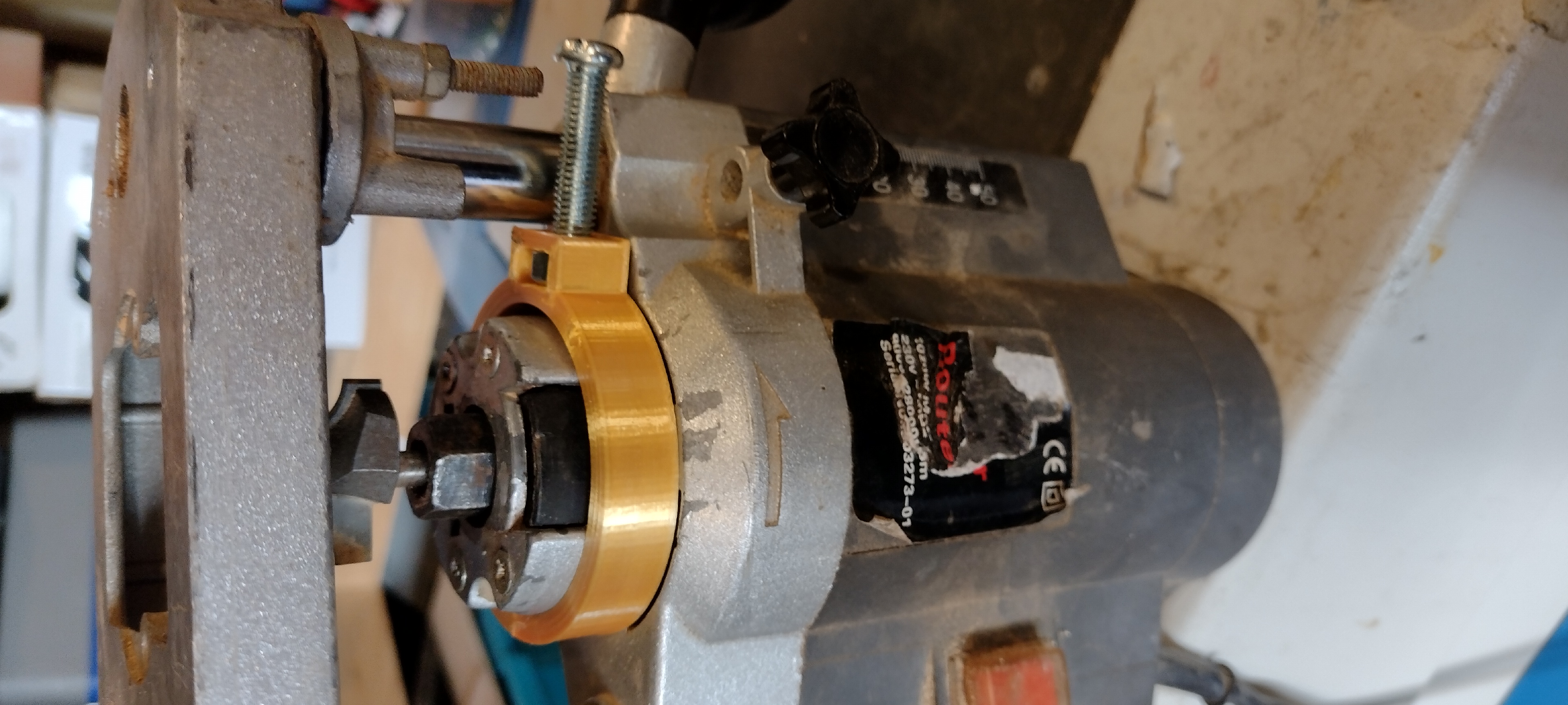 Router push button lock clamp - photo 2