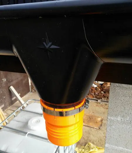 Water spout-hose adapter / Adaptér okap-žlutá hadice - photo 2