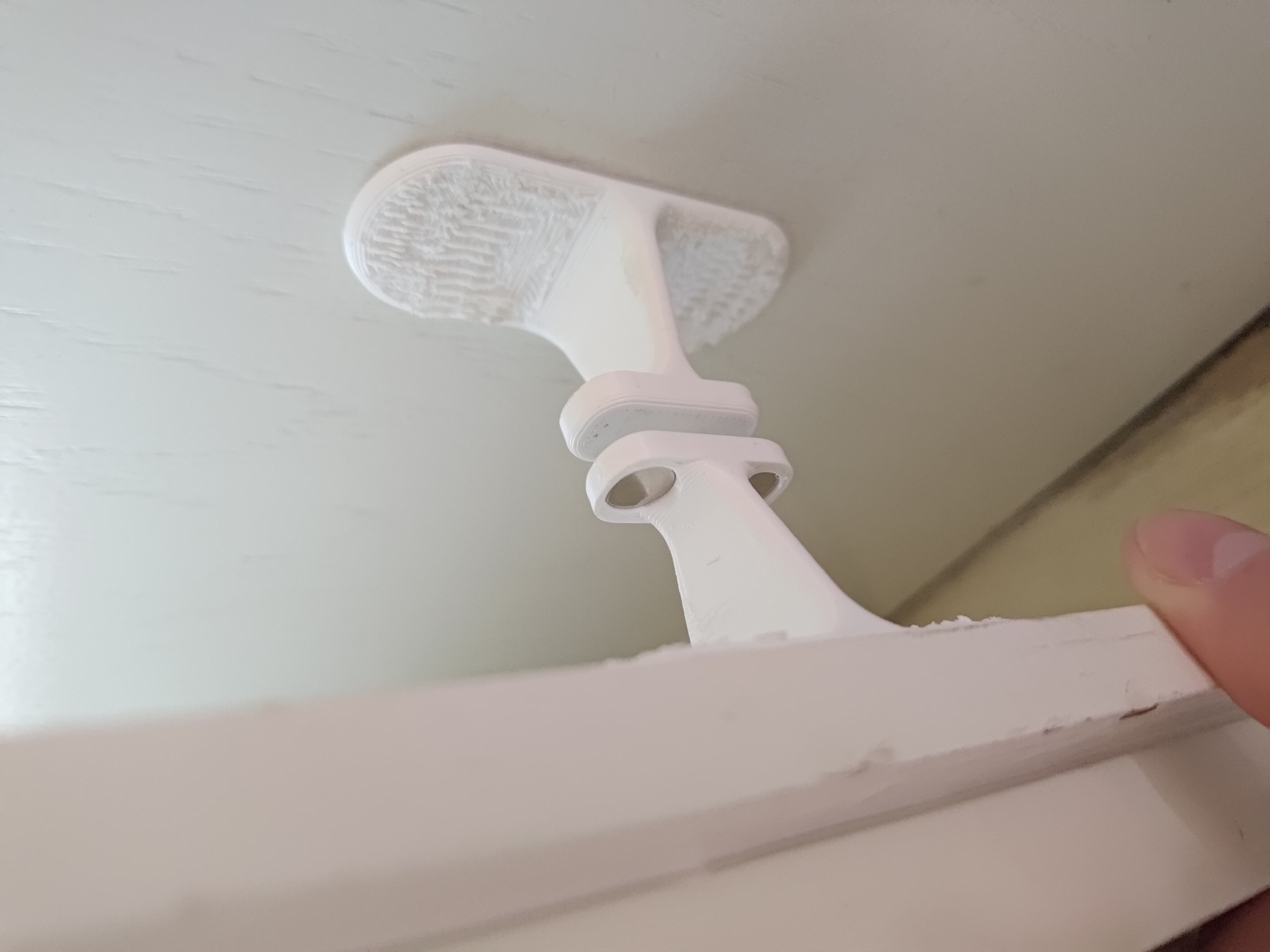 Magnetic door holder