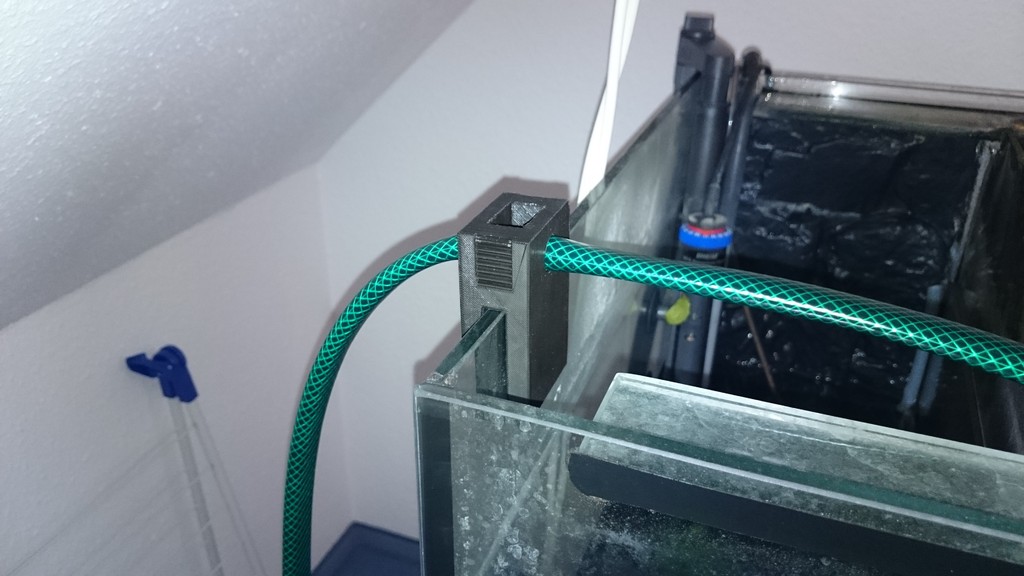 Garden hose holder clamp - photo 2
